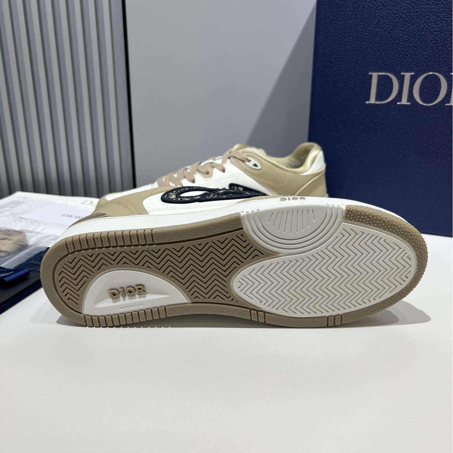 Low-top casual couple sneakers