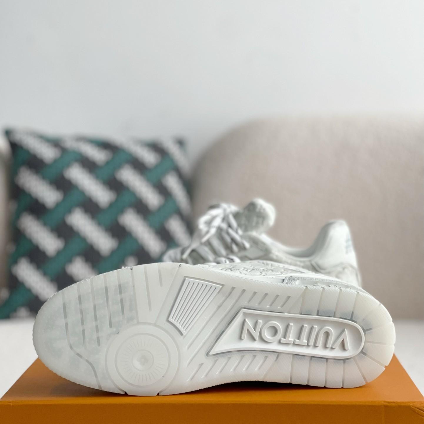 Trainer White Monochrome