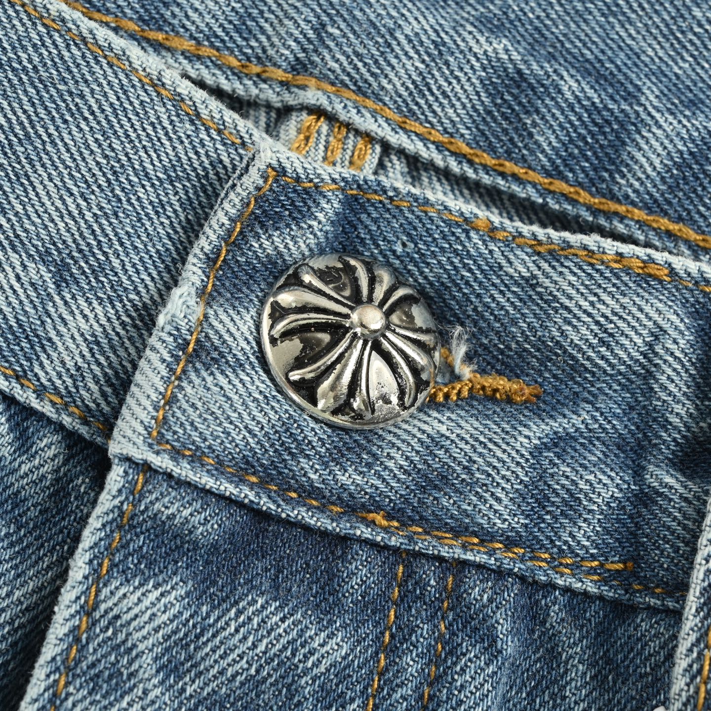 Leather label cross cargo jeans