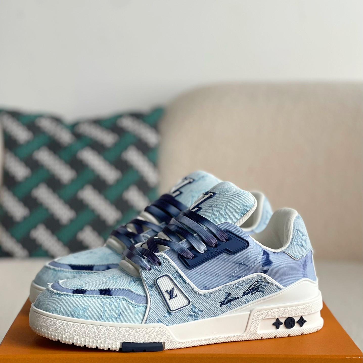 BLUE TRAINER SNEAKERS
