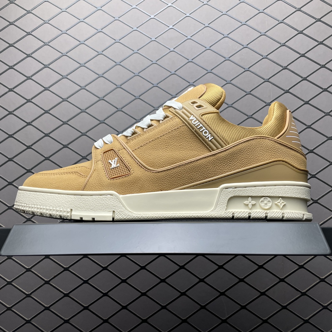 Low-top casual sneakers