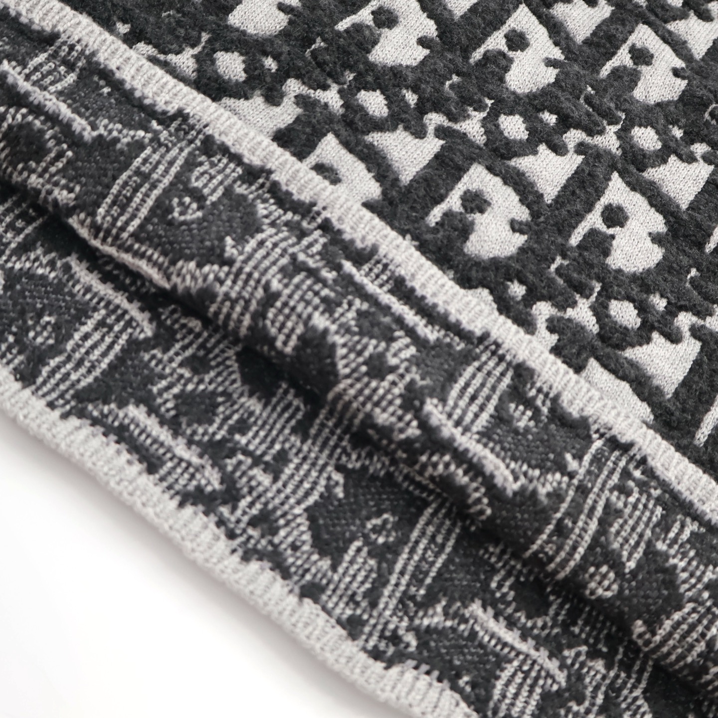 Towel embroidery jacquard crew neck sweater