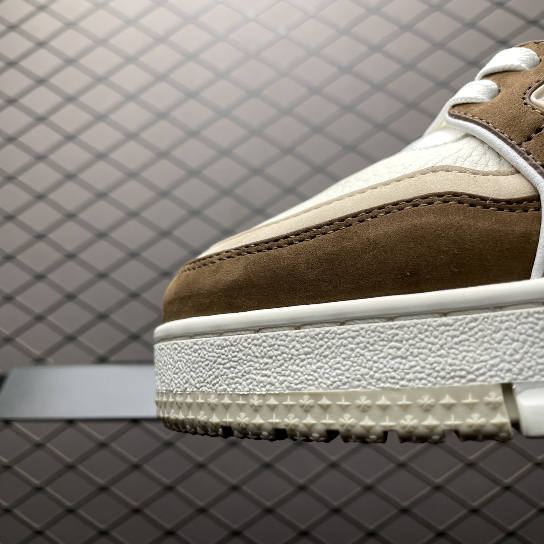 Low-top casual sneakers