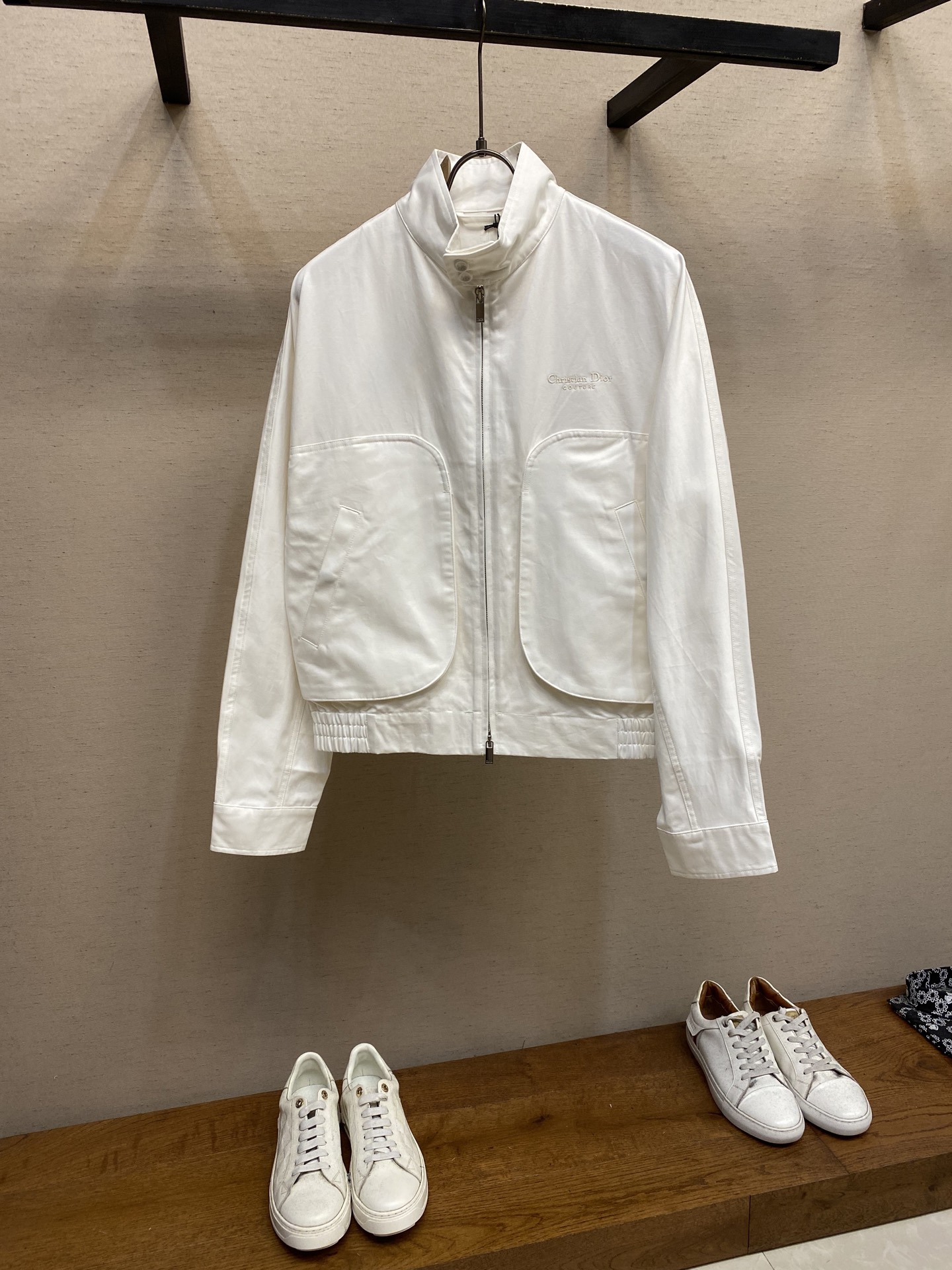 Embroidered single layer jacket