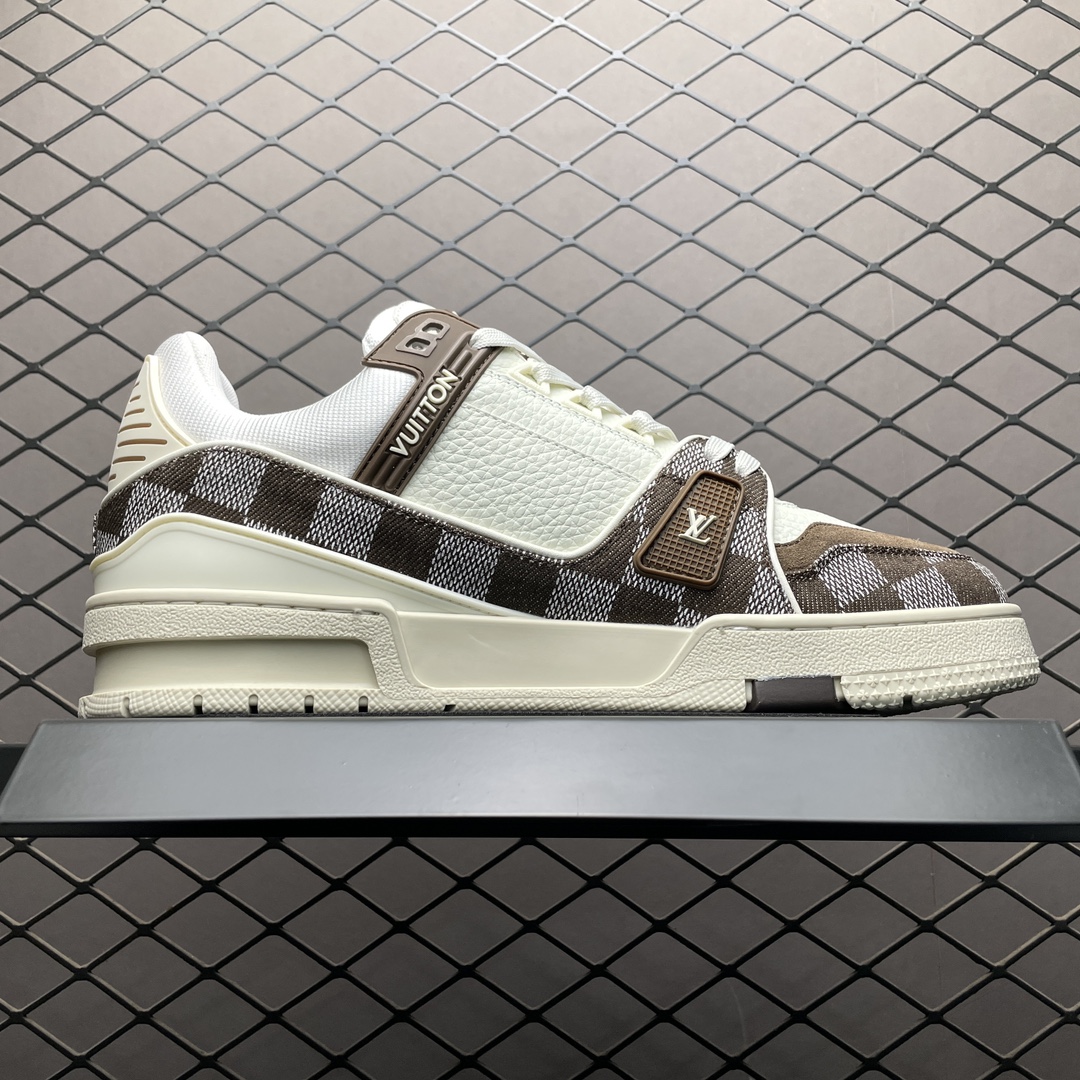 Low-top casual sneakers