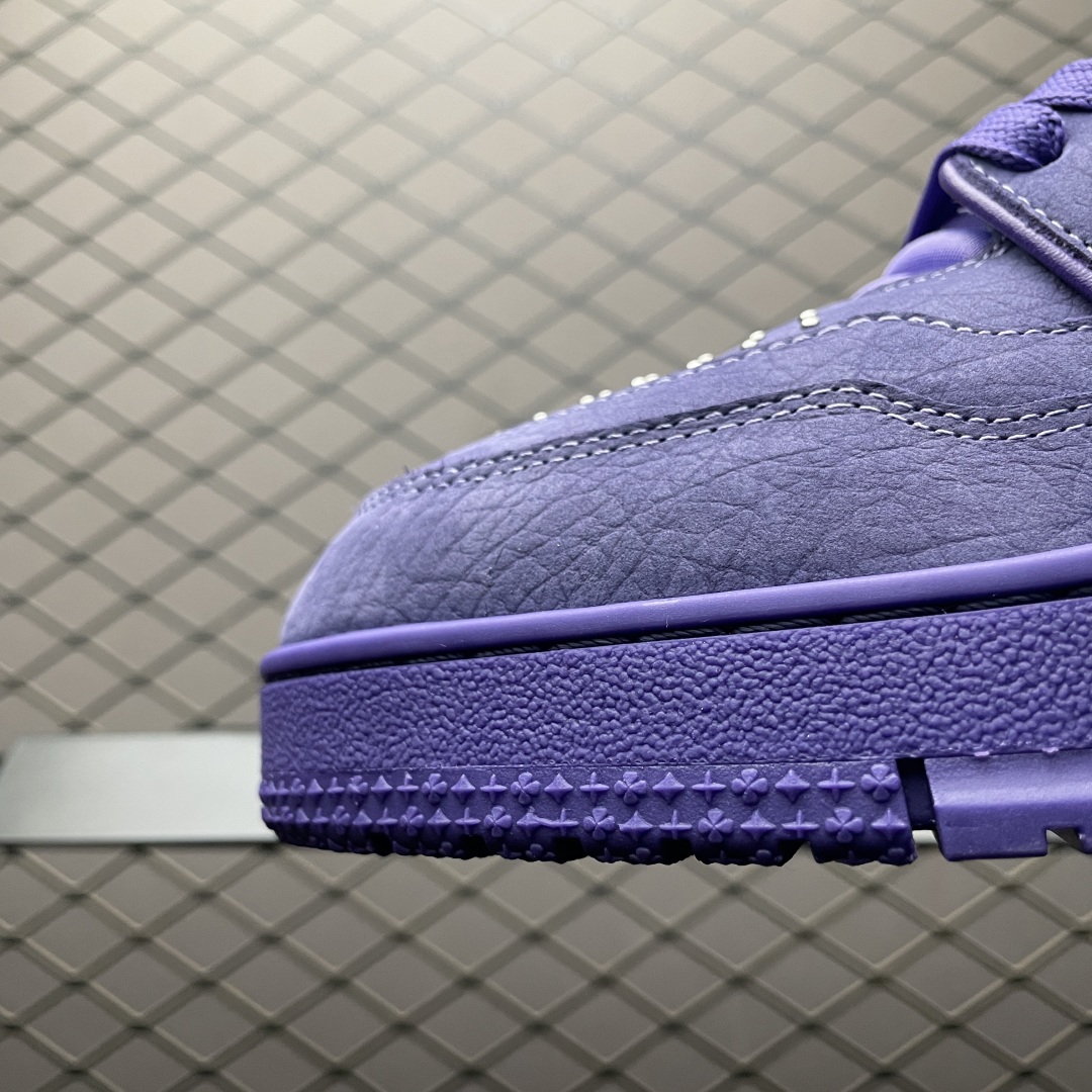 Low-top casual sneakers