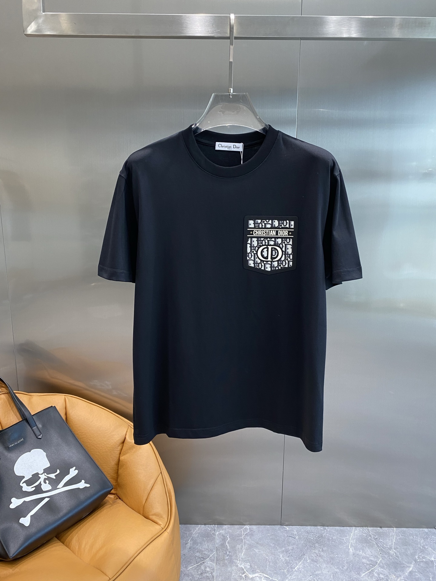 Black and white interwoven modern-style T-shirt