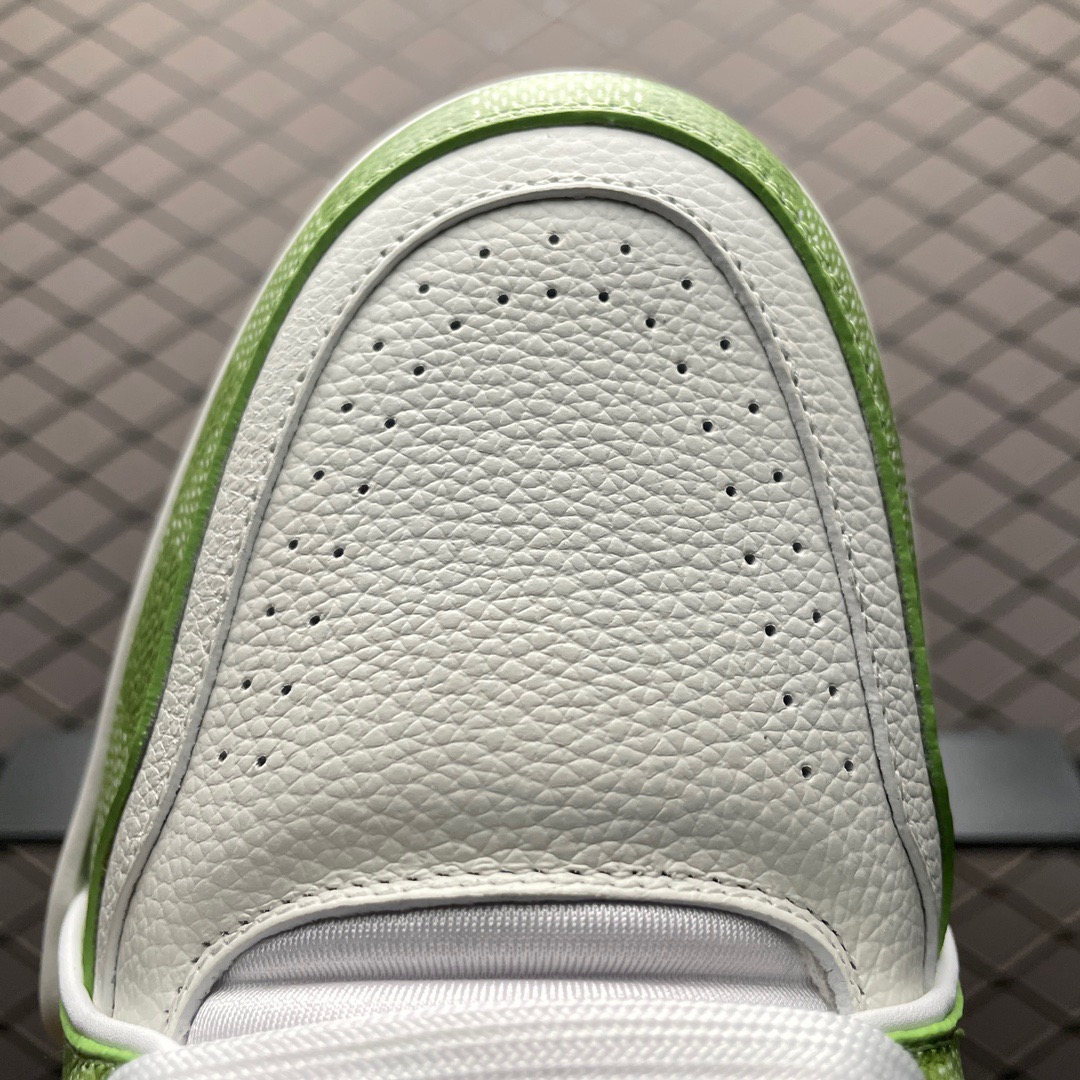 Low-top casual sneakers