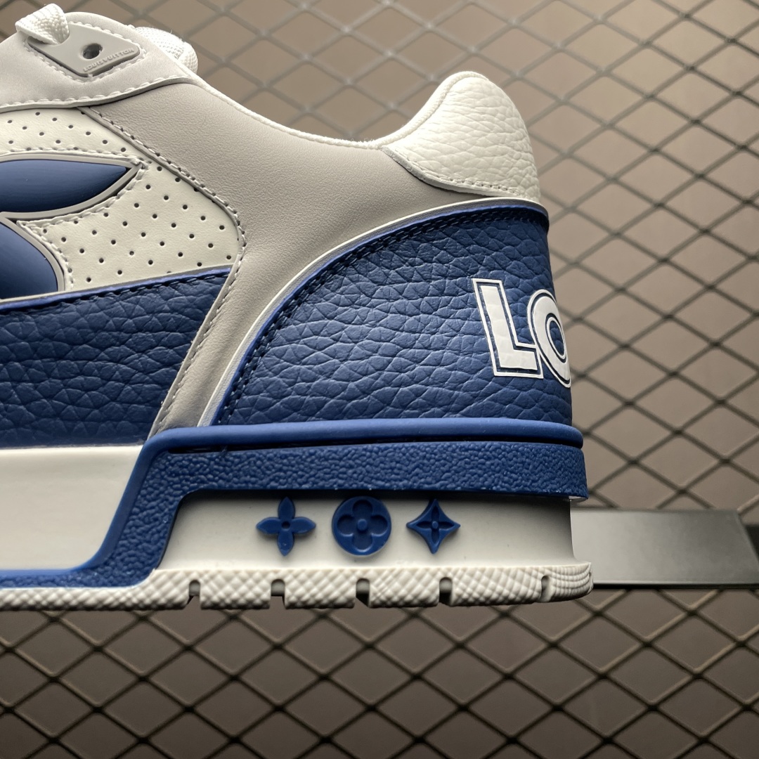 Low-top casual sneakers