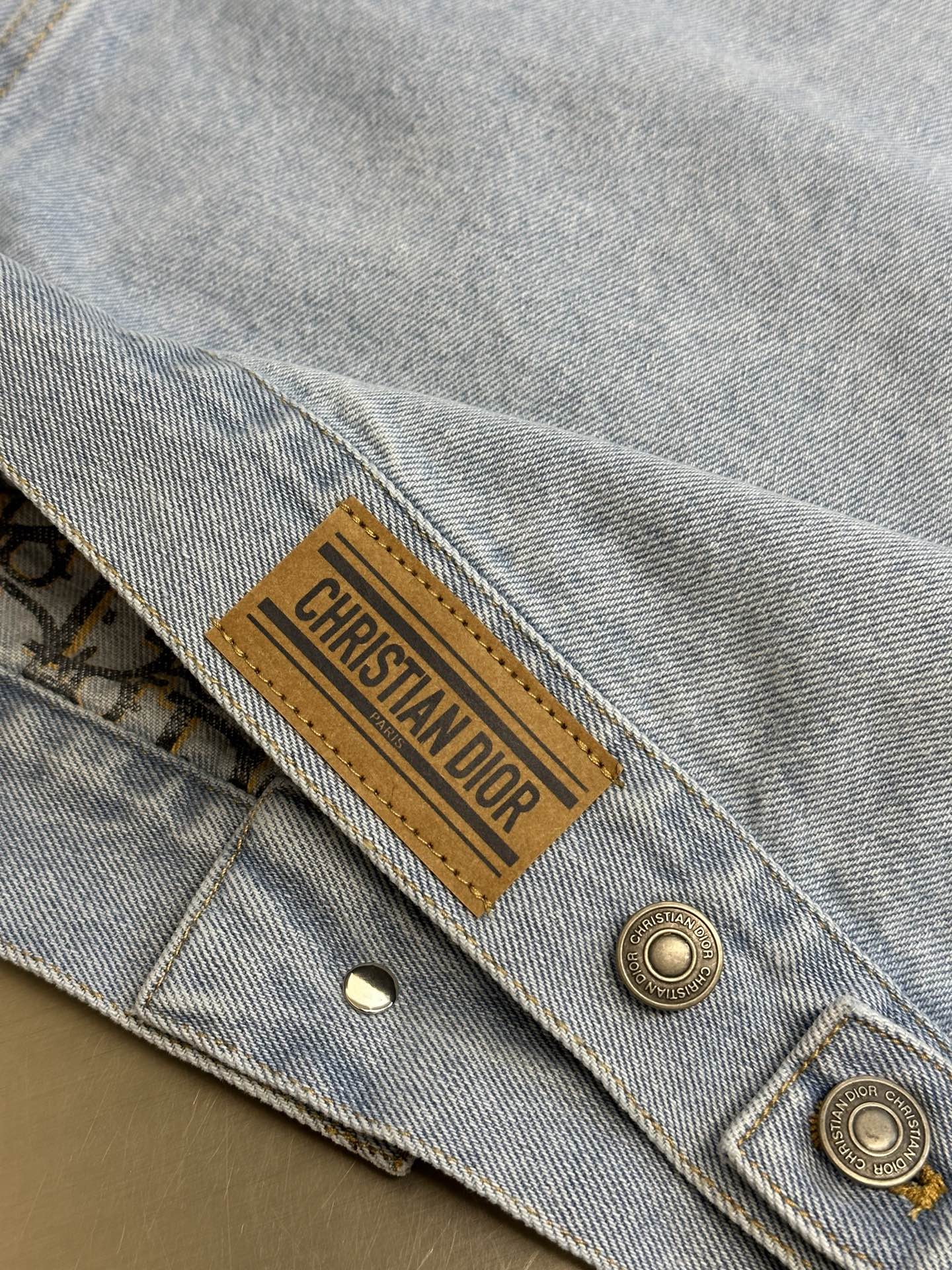 Turn-down collar denim jacket
