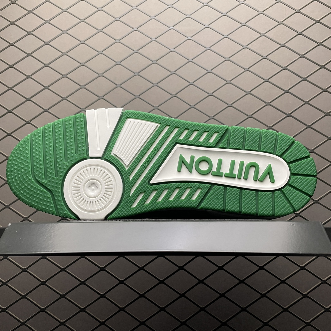 Low-top casual sneakers