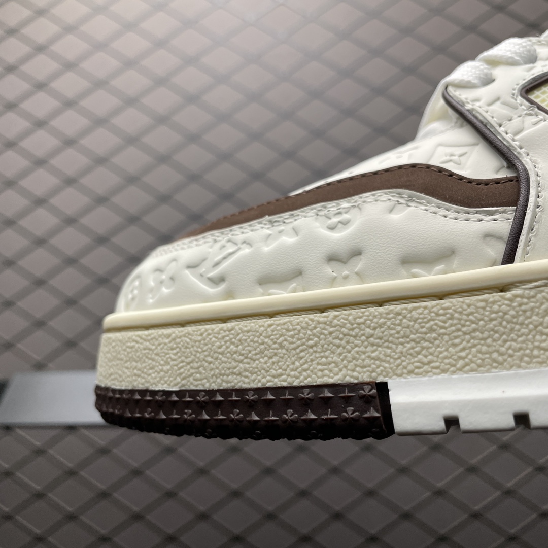 Low-top casual sneakers