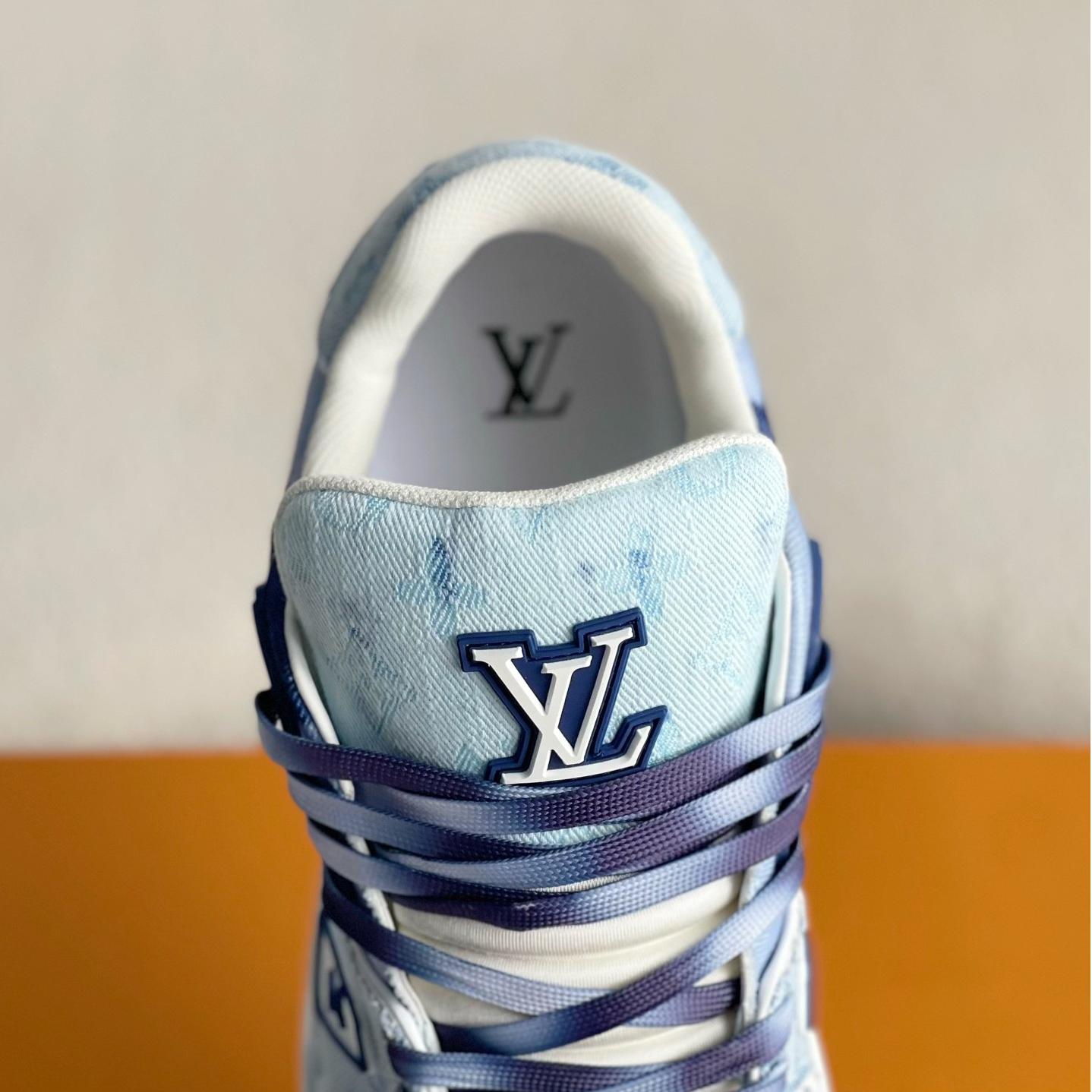 BLUE TRAINER SNEAKERS