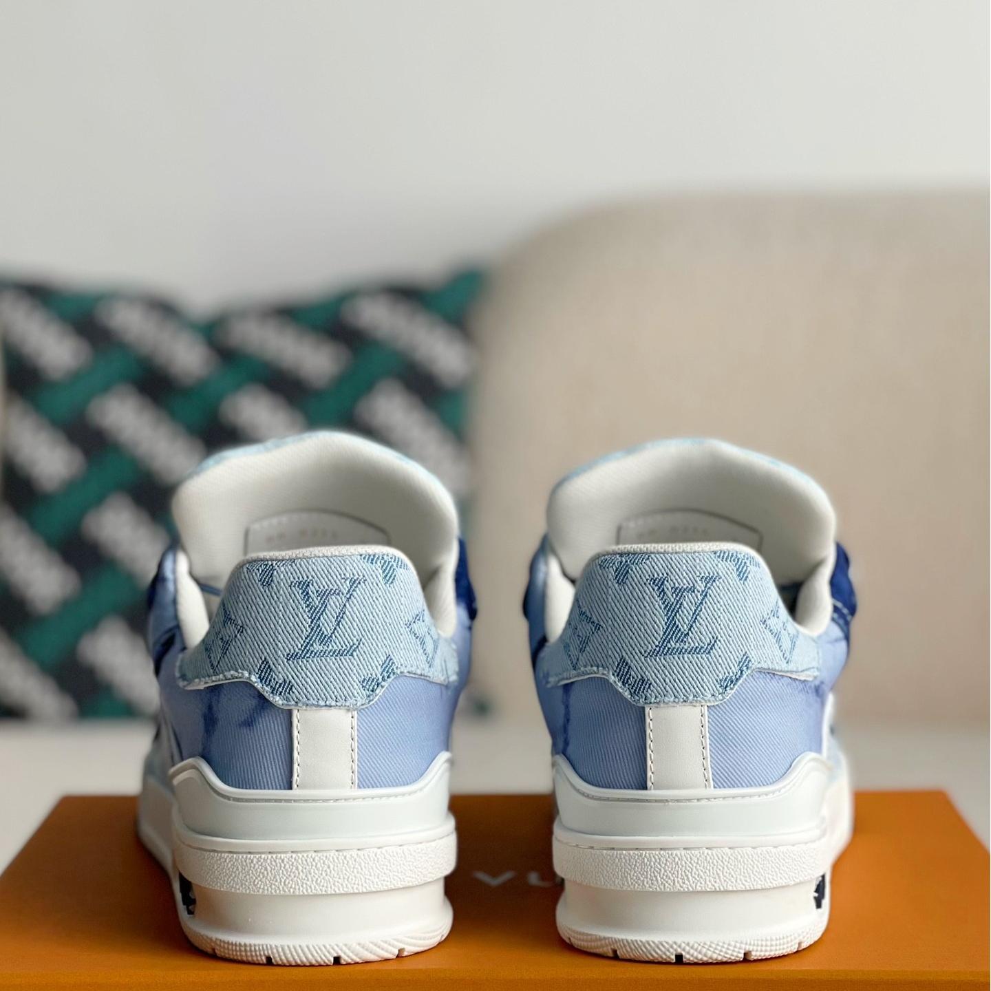 BLUE TRAINER SNEAKERS