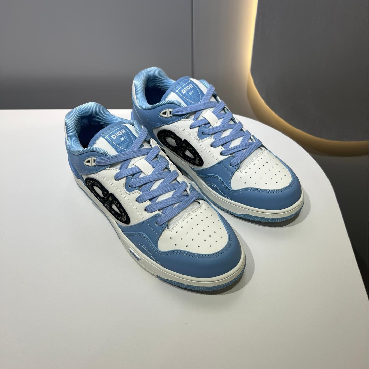 Low-top casual couple sneakers