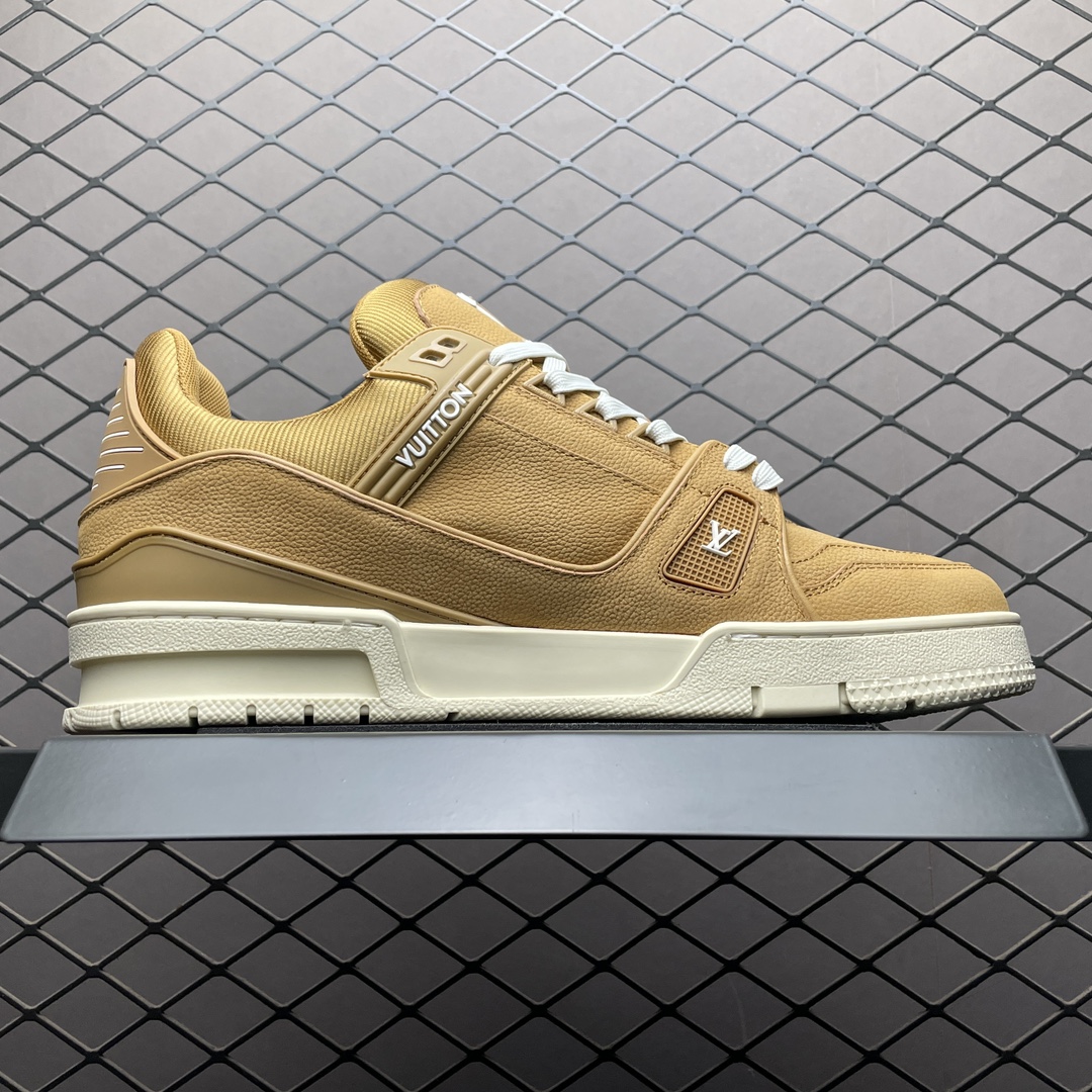 Low-top casual sneakers