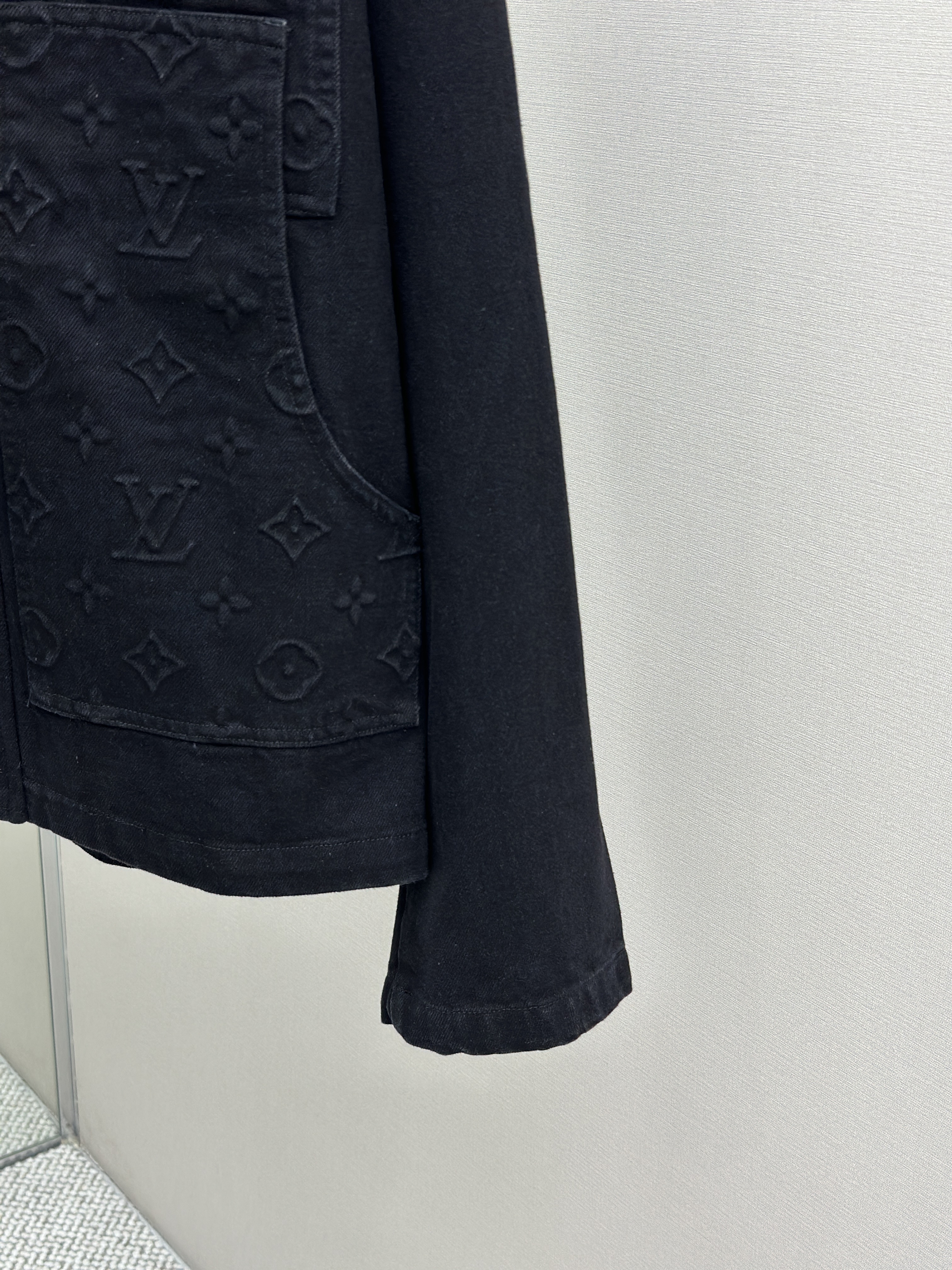 New Embossed Long Sleeve Jacket