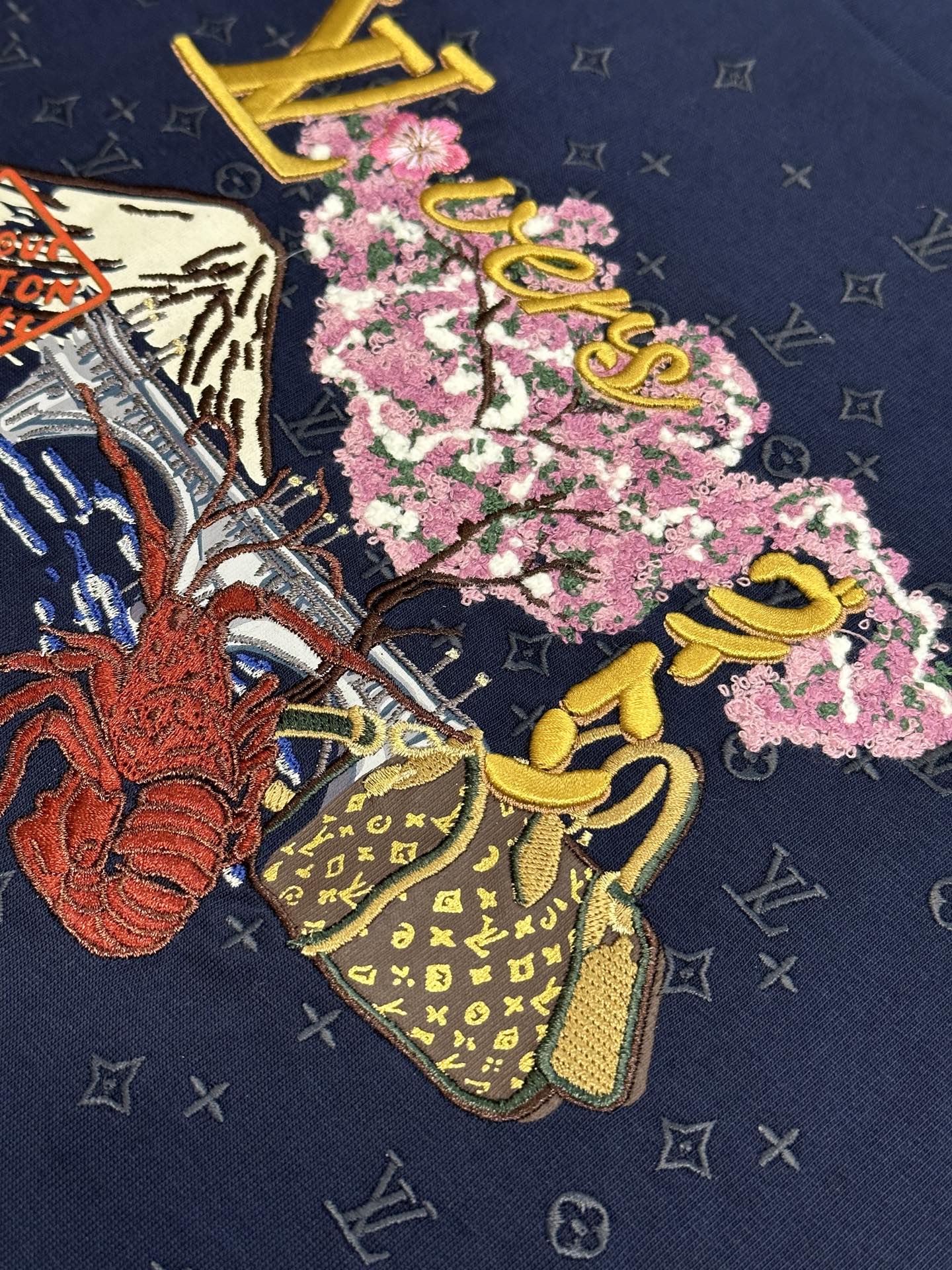 Handmade Appliqué Bag Craft + Scenic Print T-Shirt