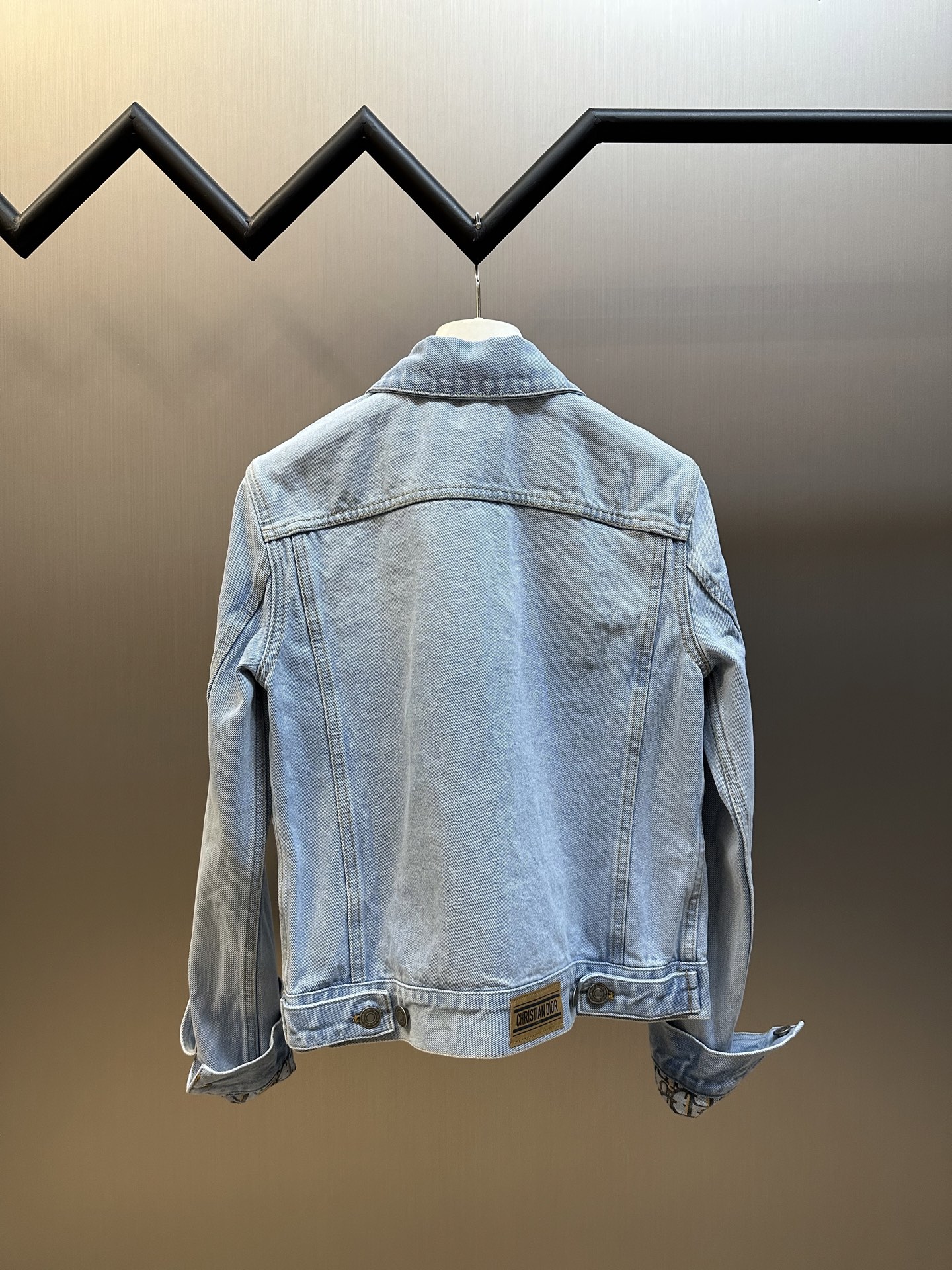 Turn-down collar denim jacket