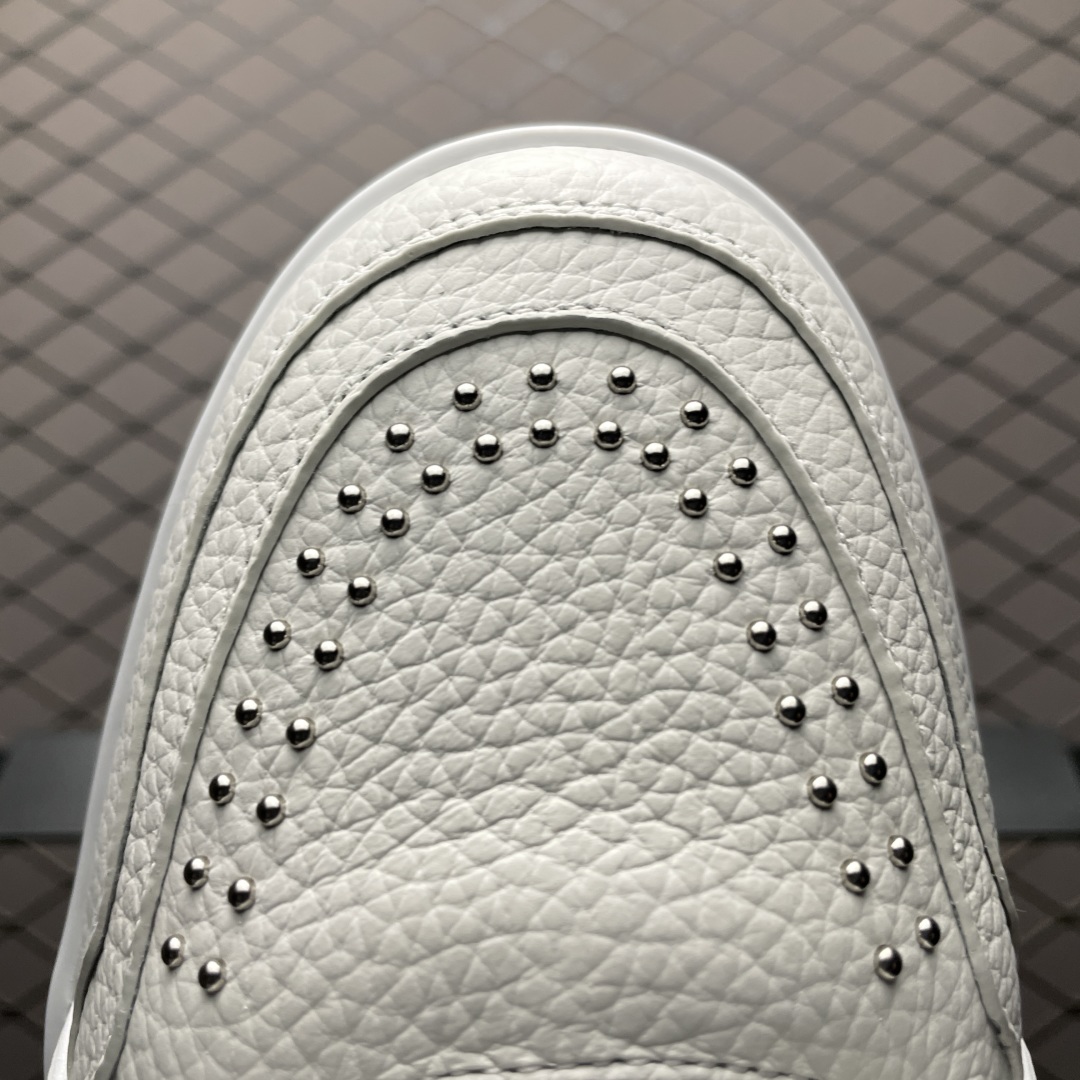 Low-top casual sneakers