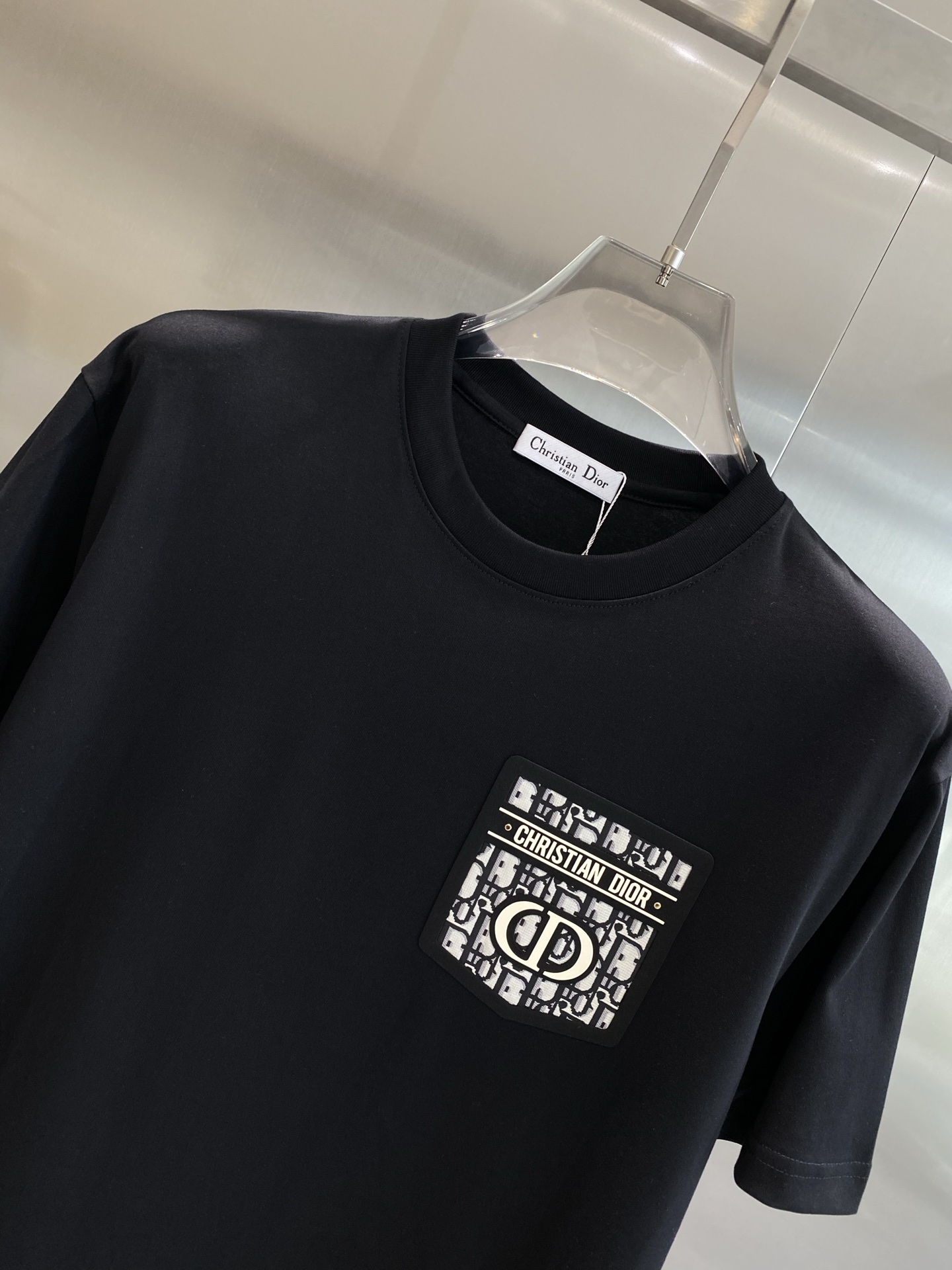 Black and white interwoven modern-style T-shirt