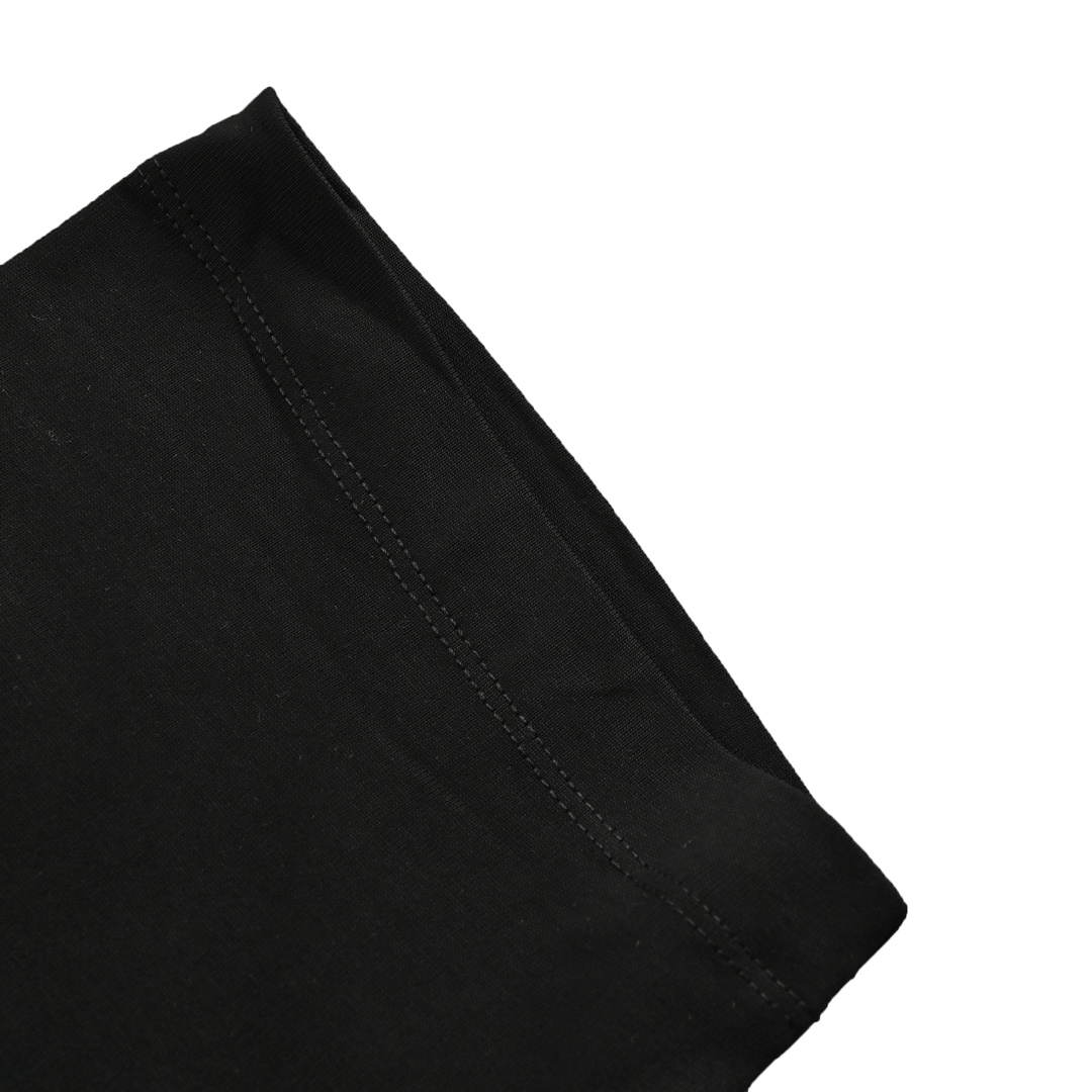 Hand-painted large letters T-shirt