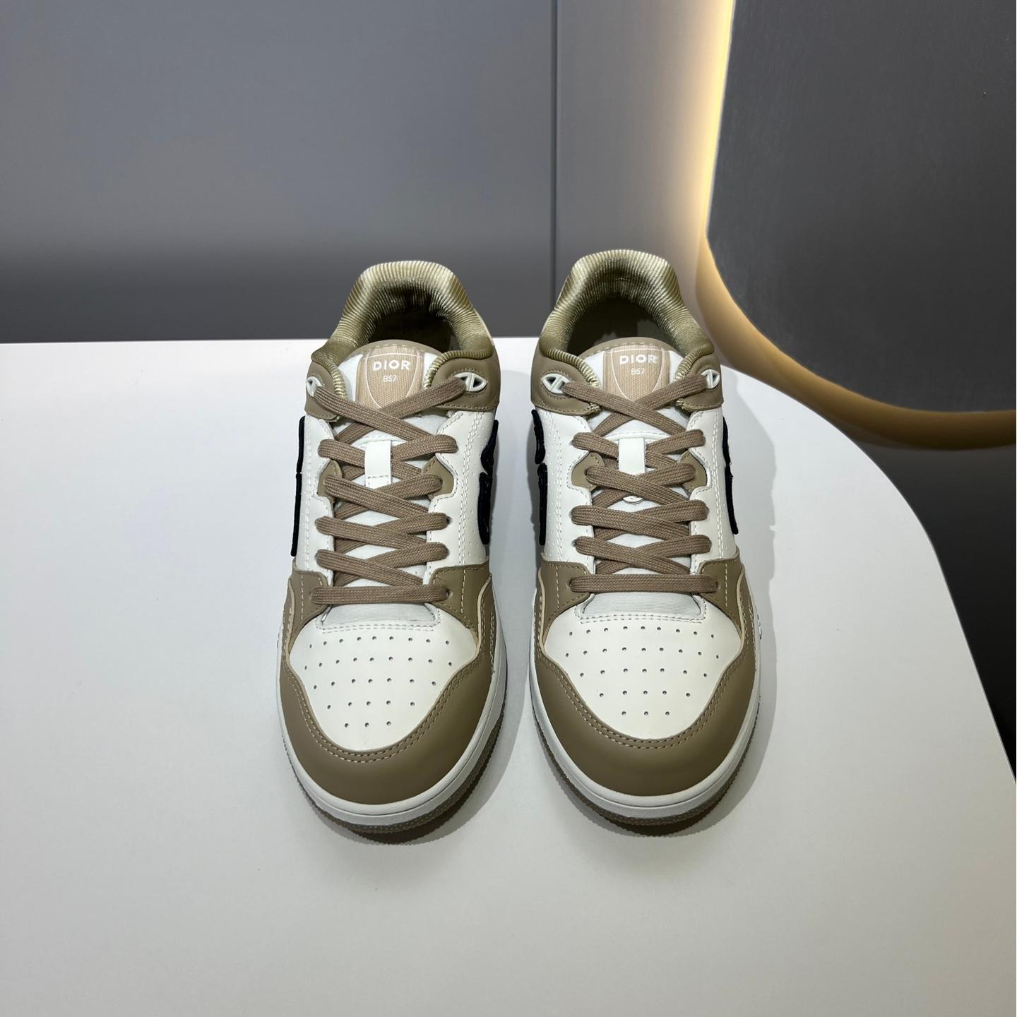 Low-top casual couple sneakers