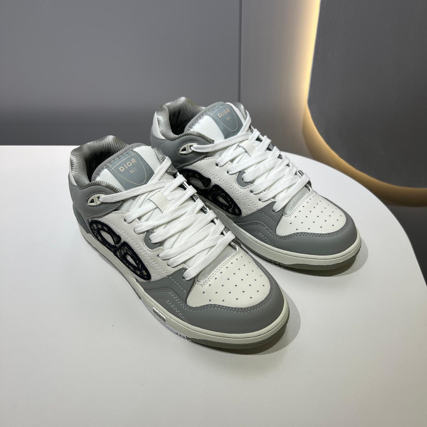 Low-top casual couple sneakers