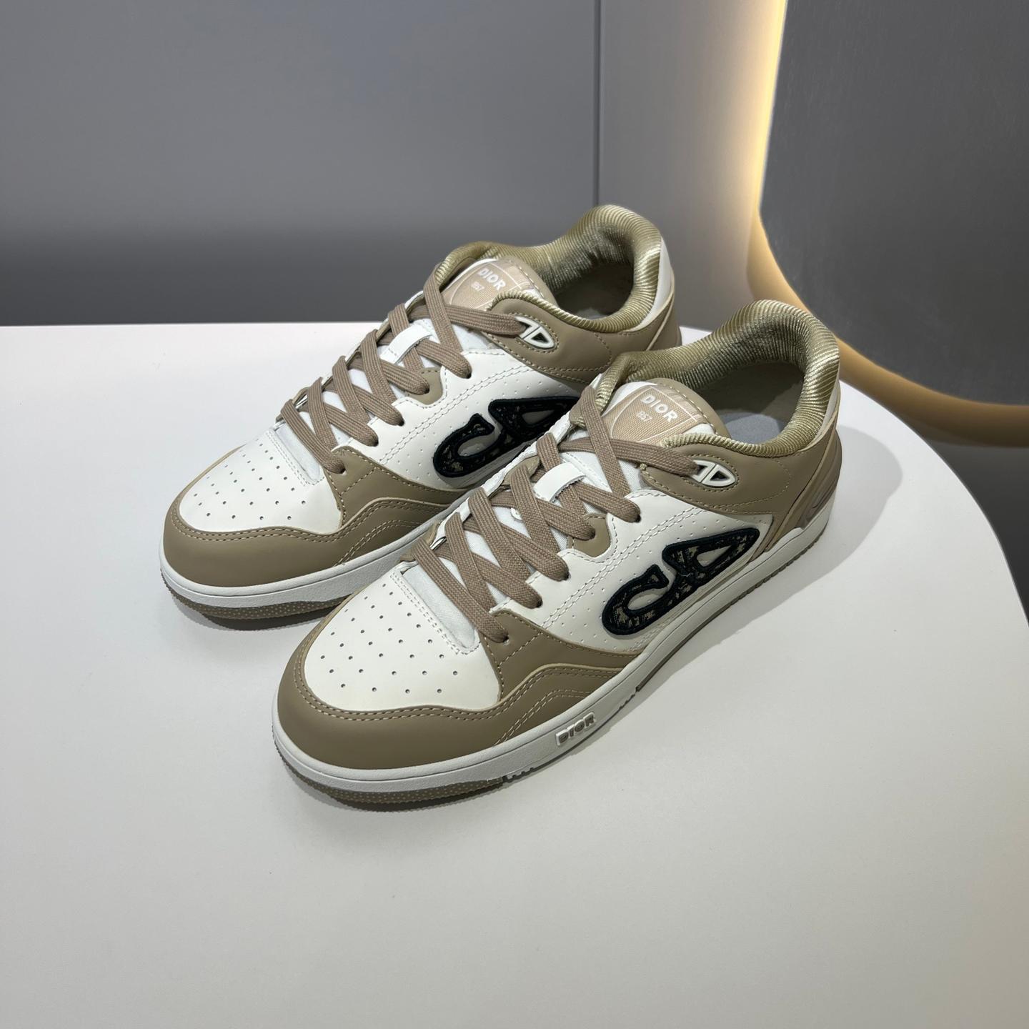 Low-top casual couple sneakers