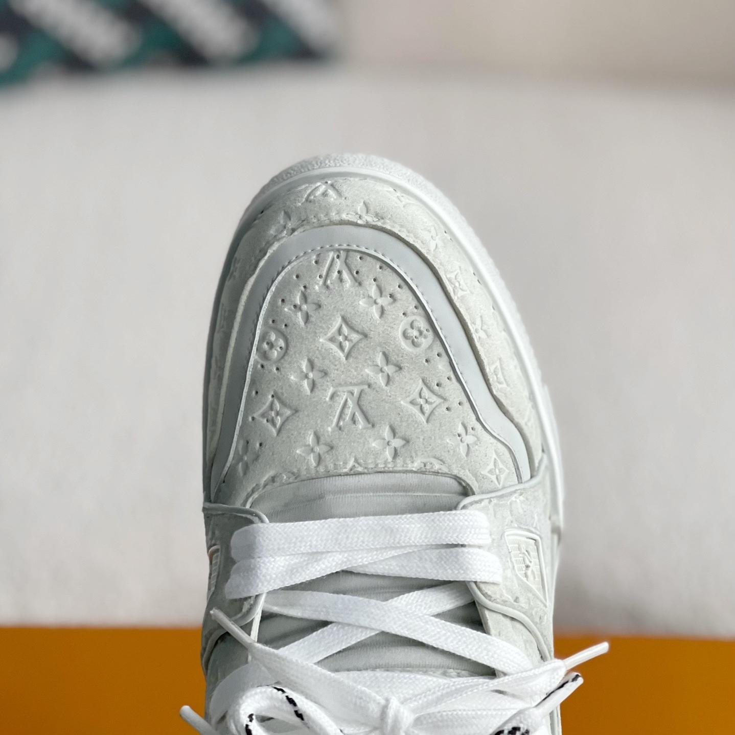 Trainer White Monochrome