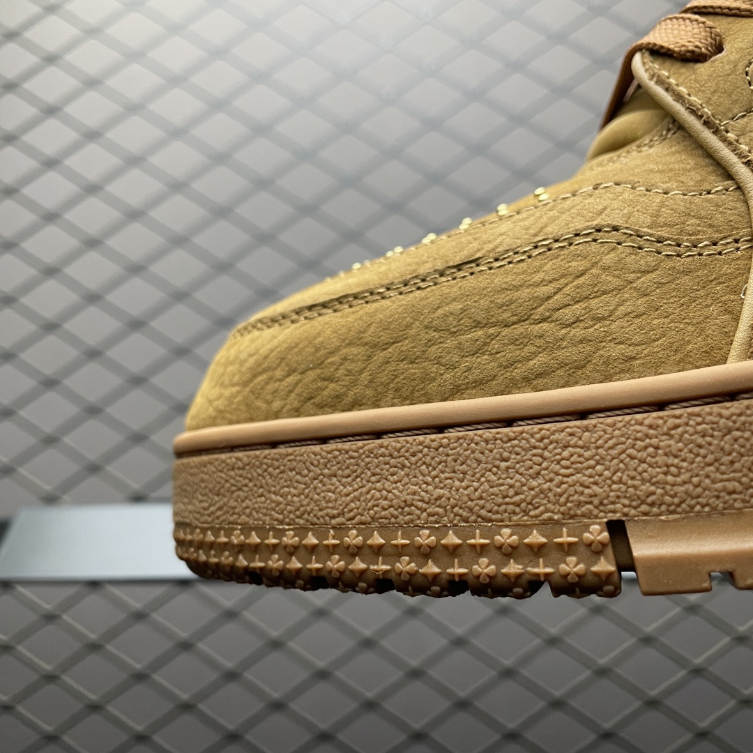 Brown low-top casual sneakers