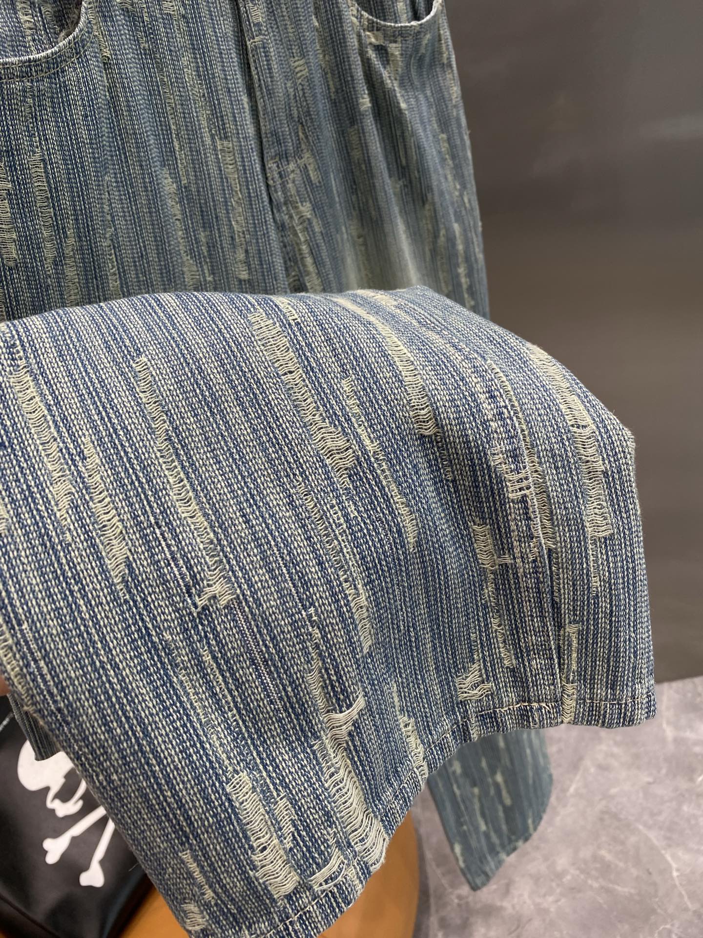 Men's light blue jeans