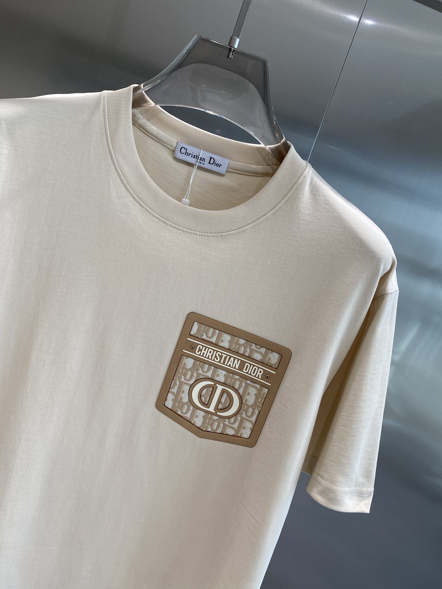 Black and white interwoven modern-style T-shirt