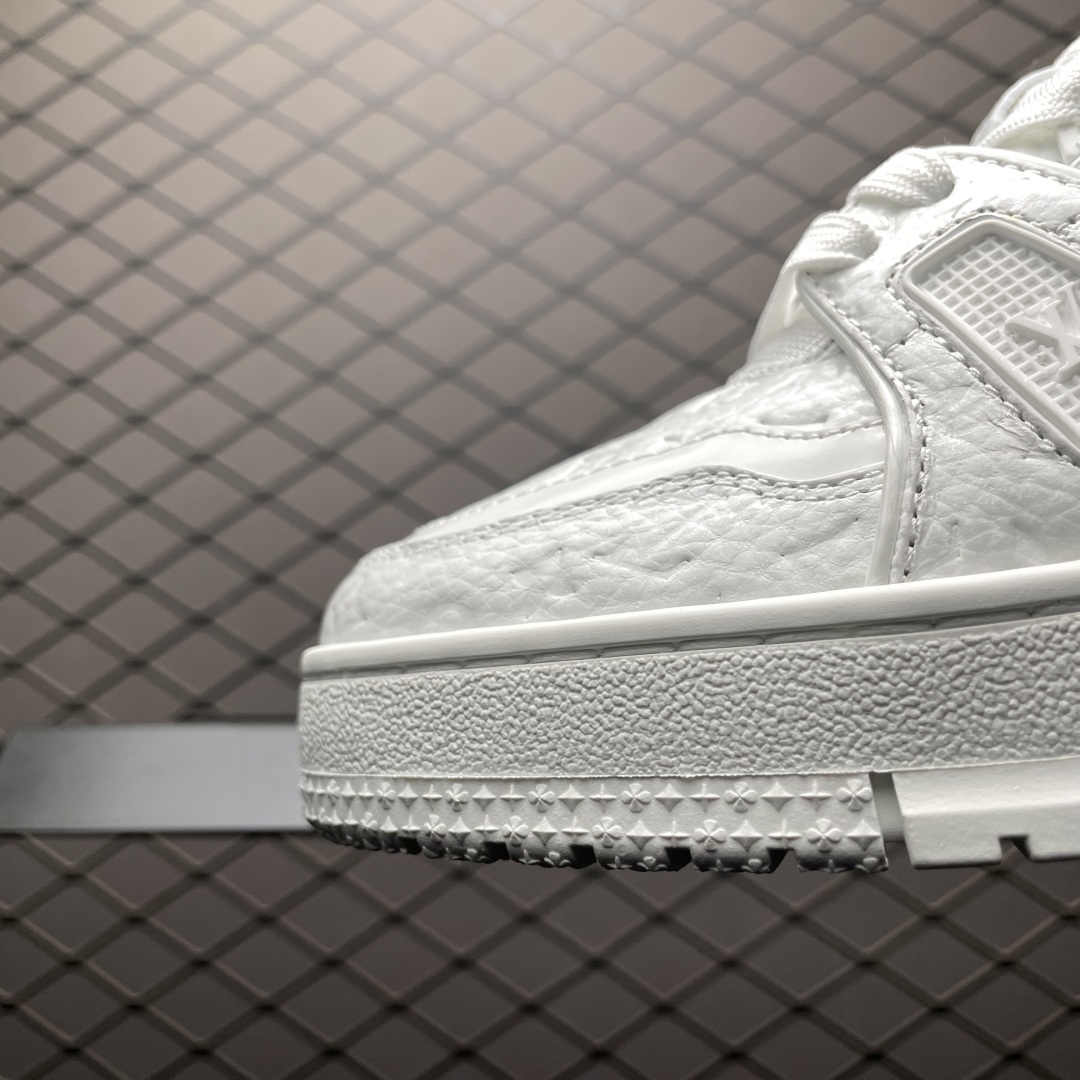 Low-top casual sneakers