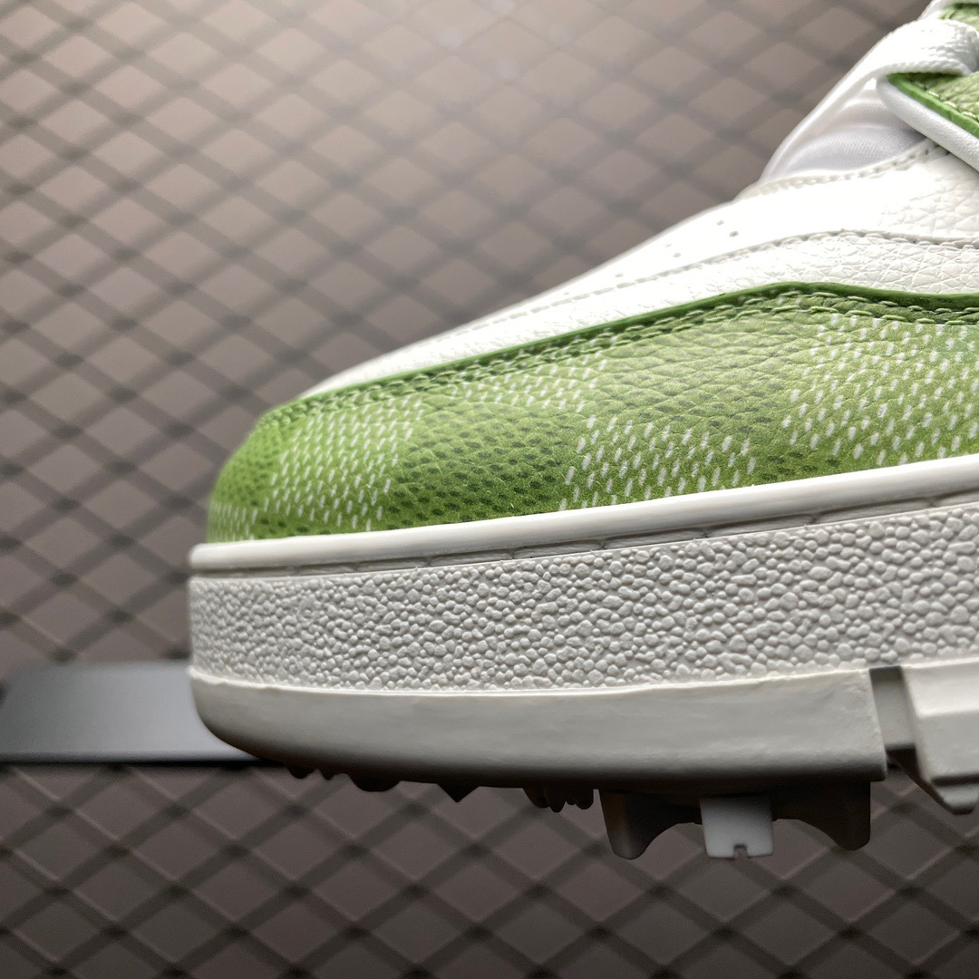 Low-top casual sneakers