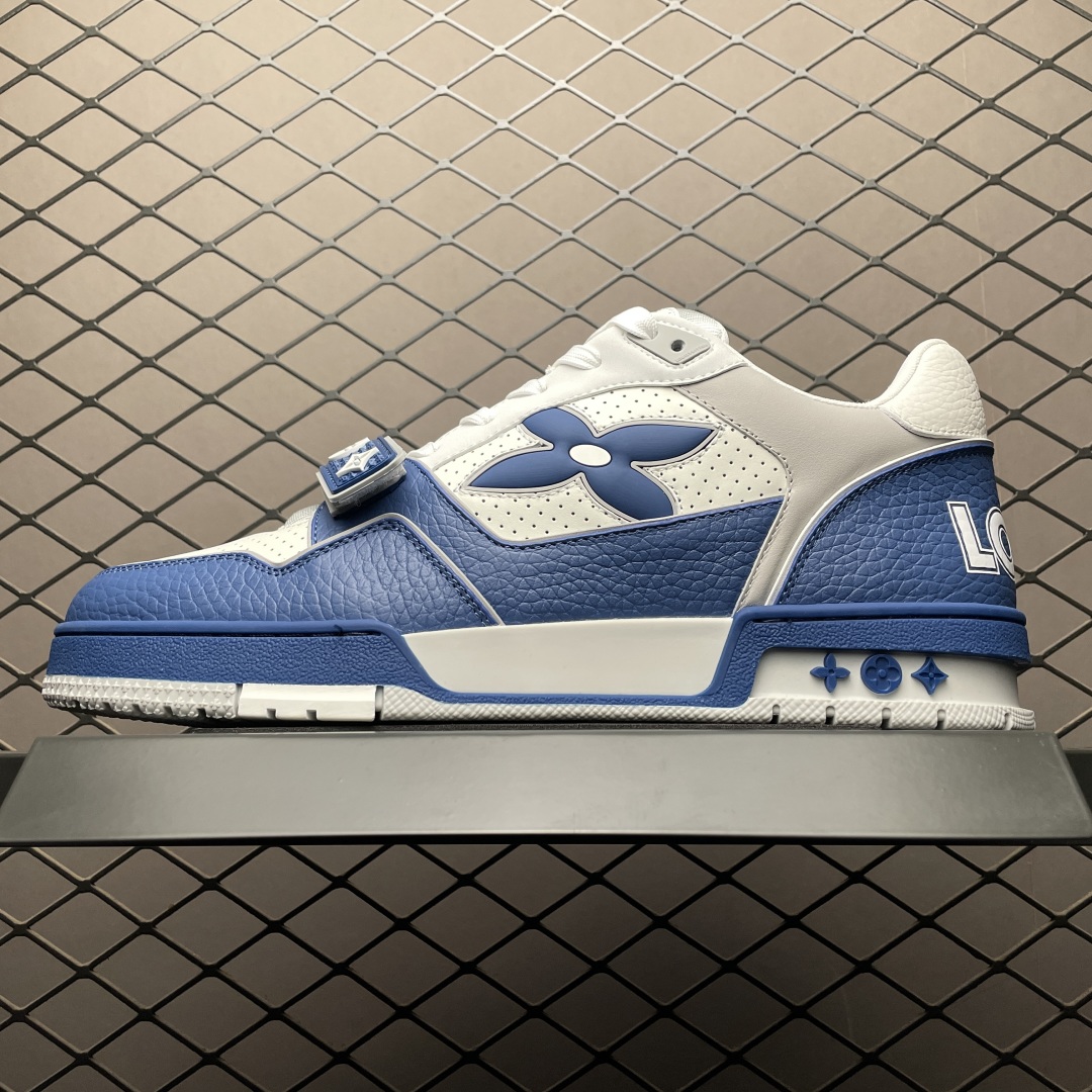 Low-top casual sneakers