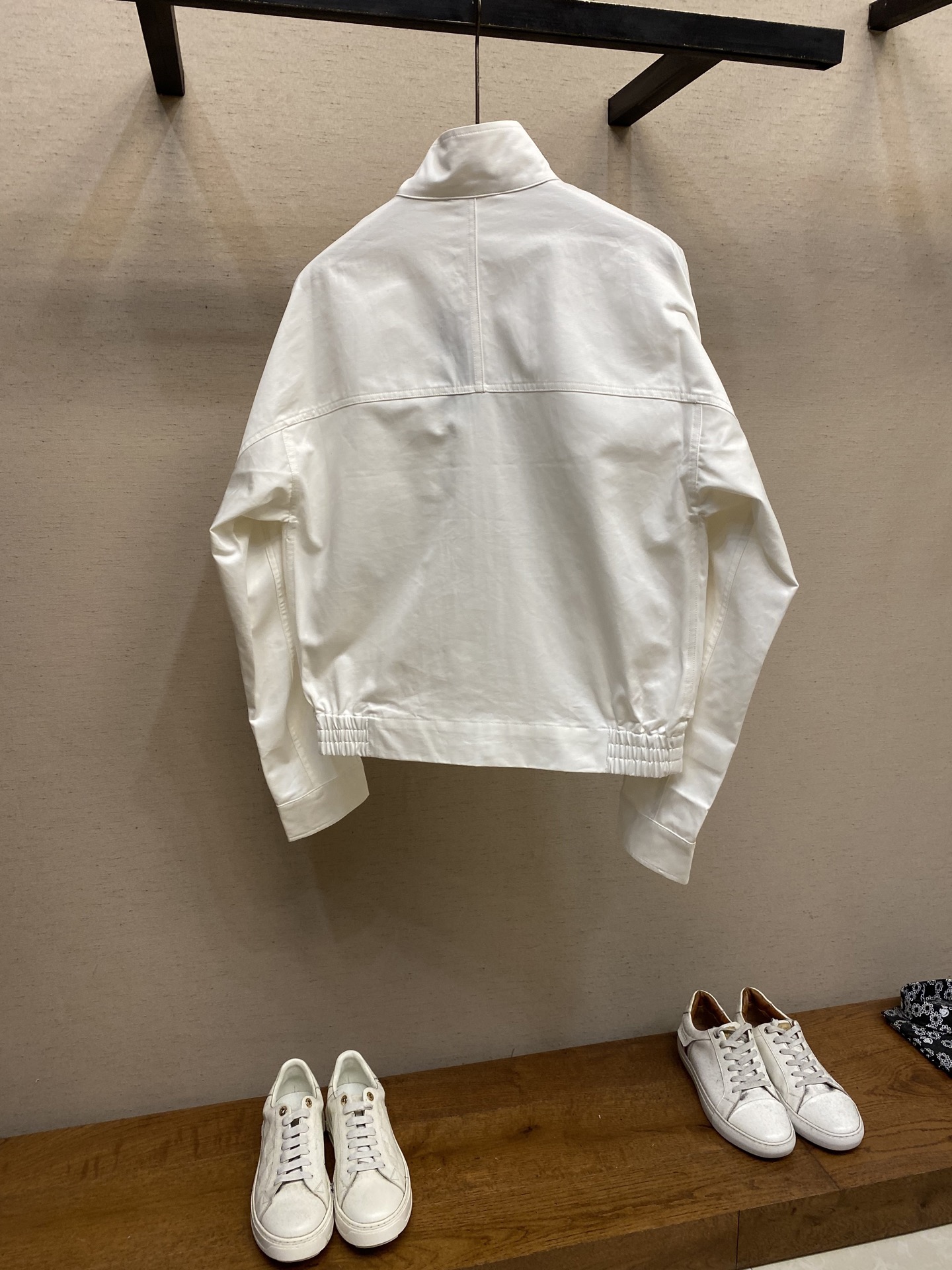 Embroidered single layer jacket