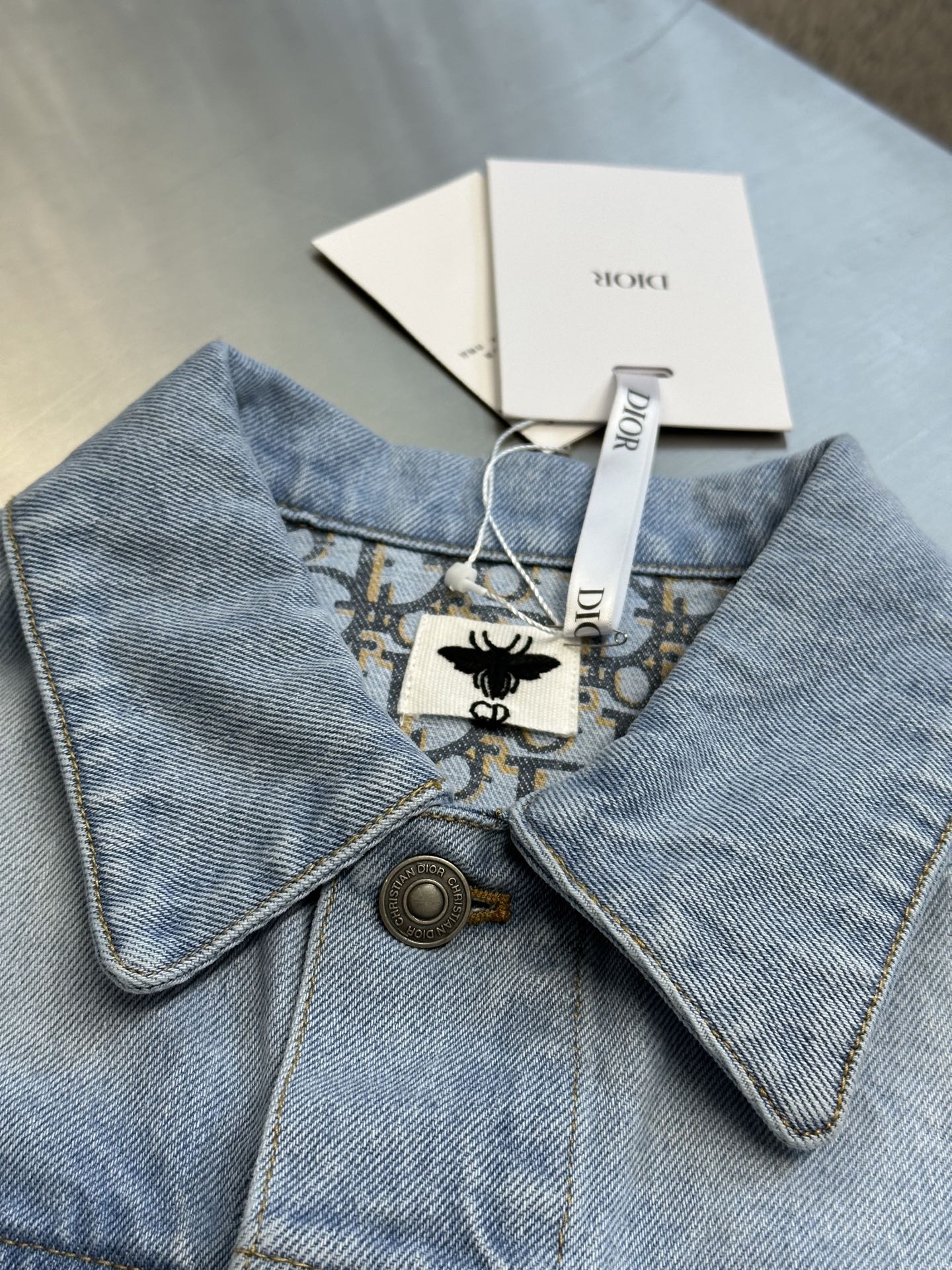 Turn-down collar denim jacket