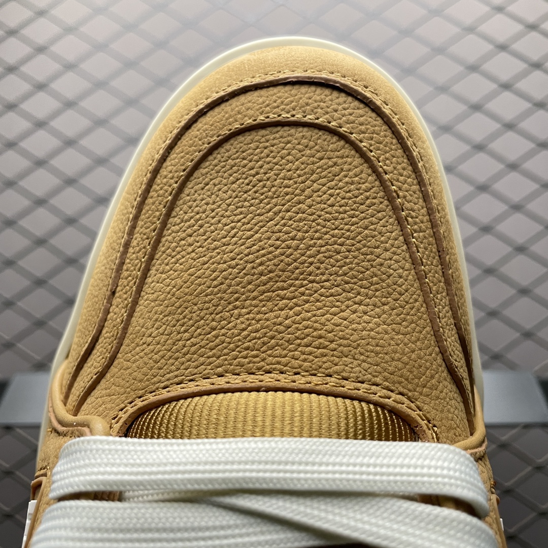 Low-top casual sneakers