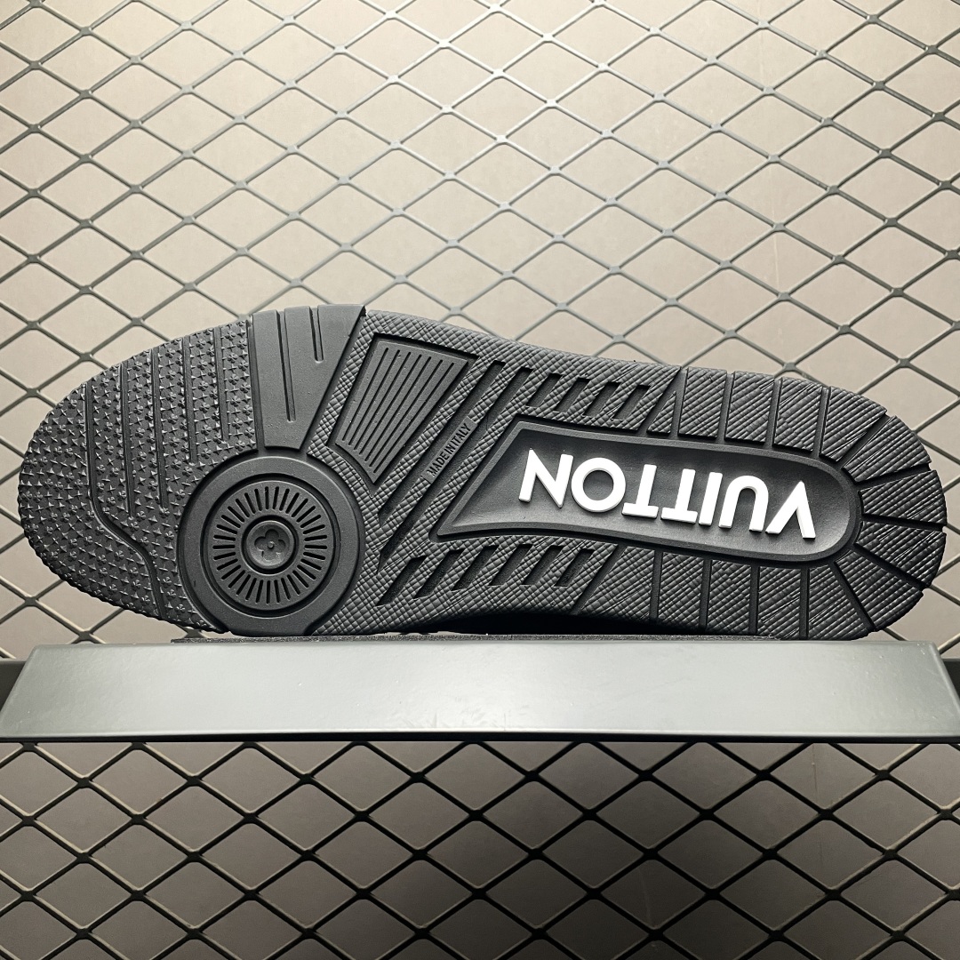 Low-top casual sneakers