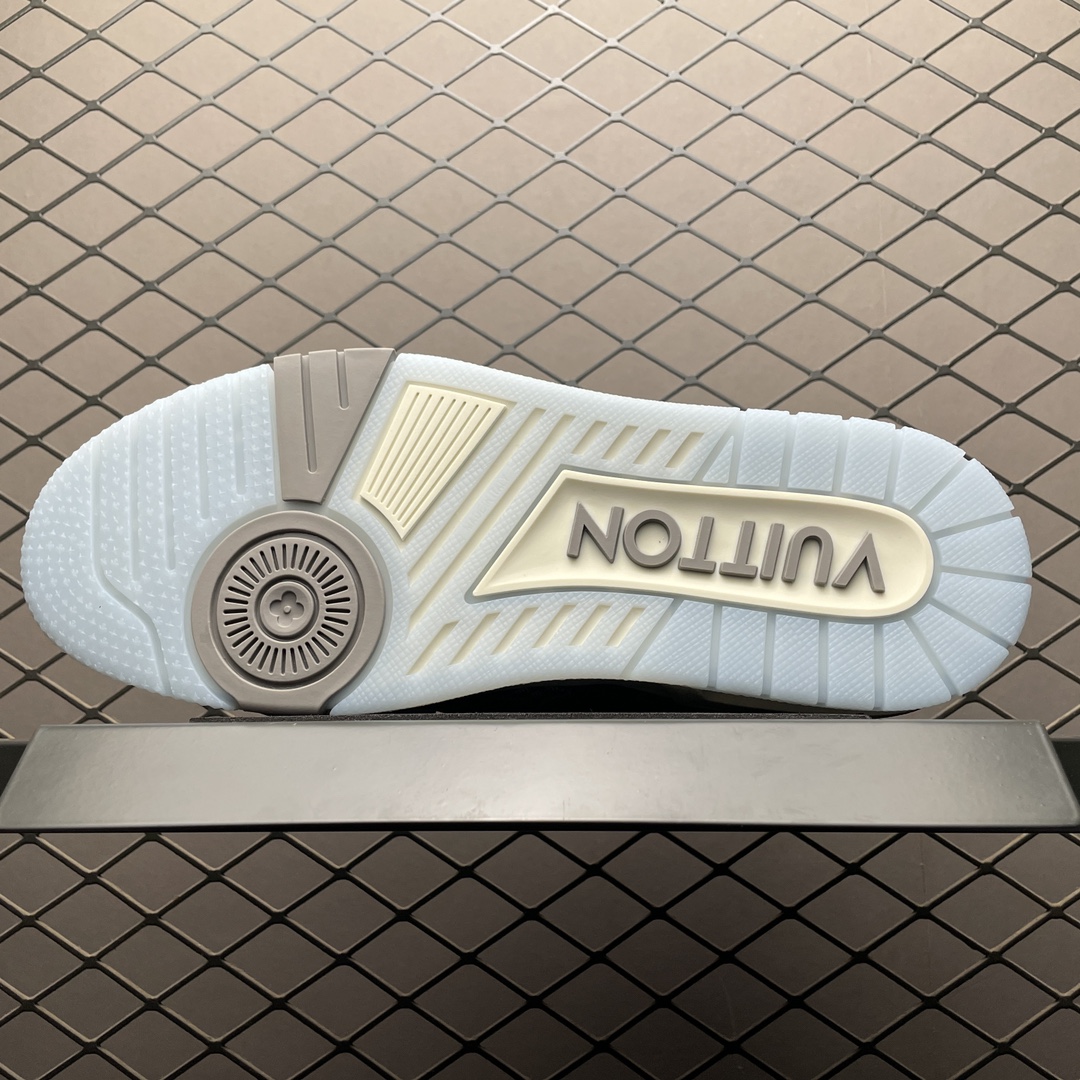 Low-top casual sneakers