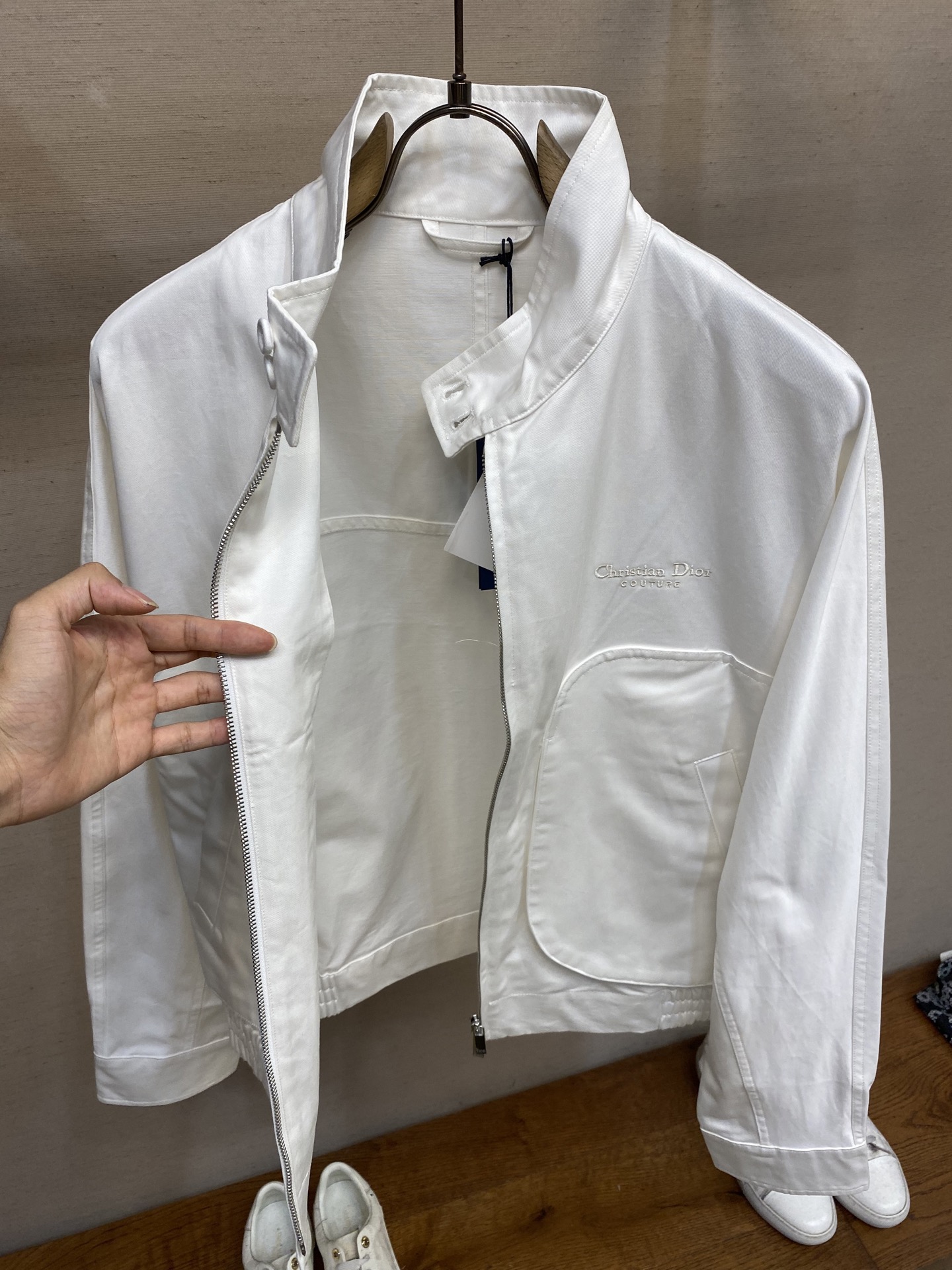 Embroidered single layer jacket