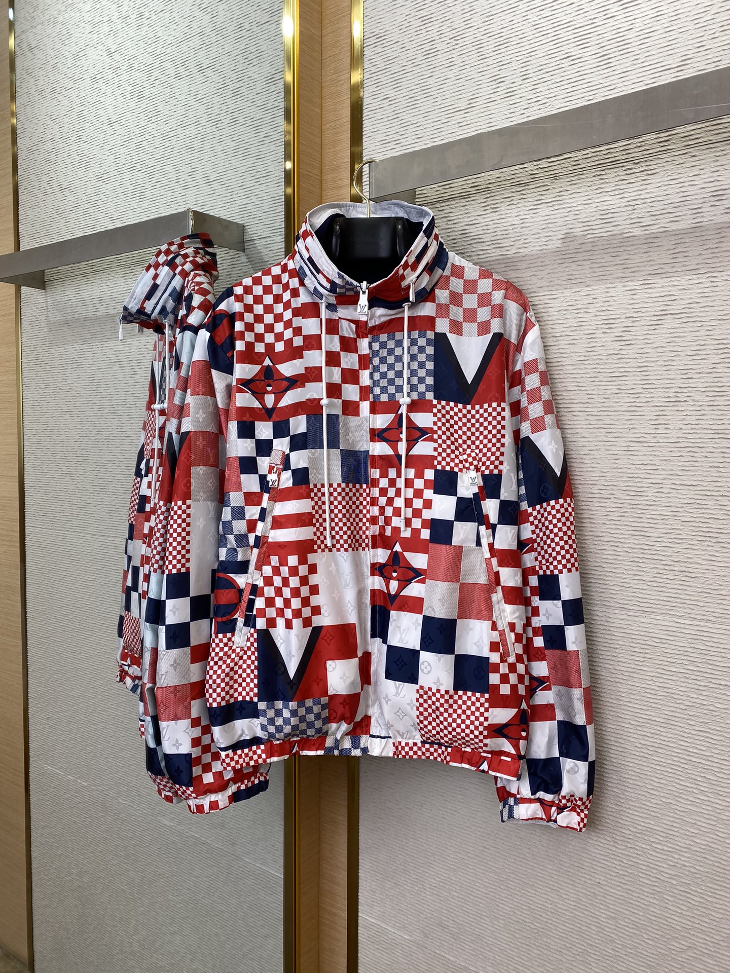 Reversible long sleeve jacket