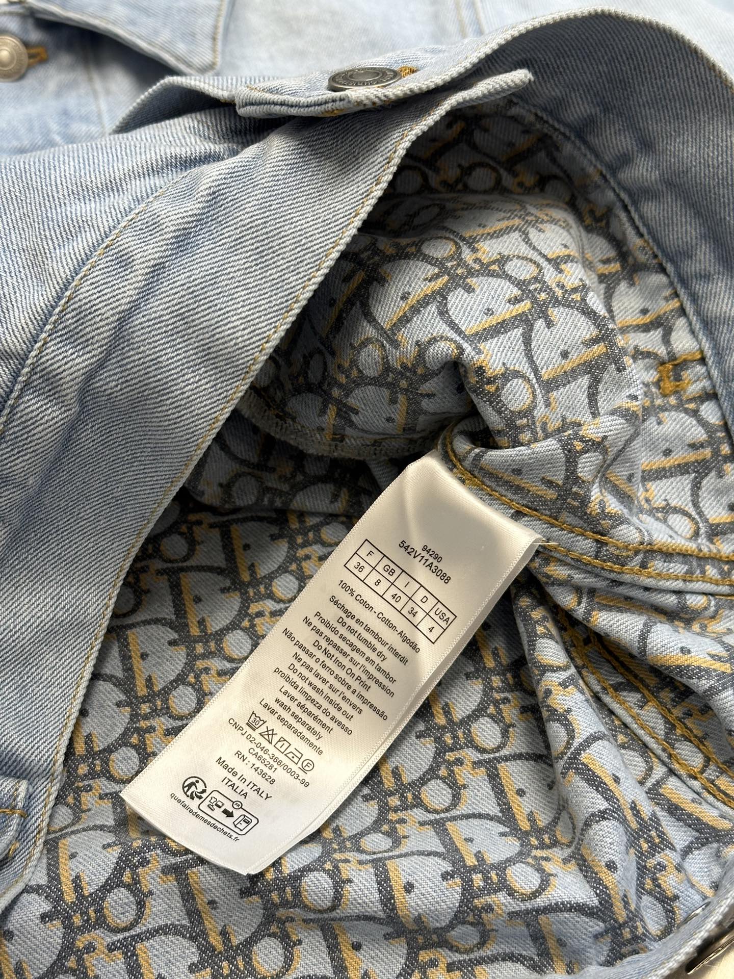 Turn-down collar denim jacket