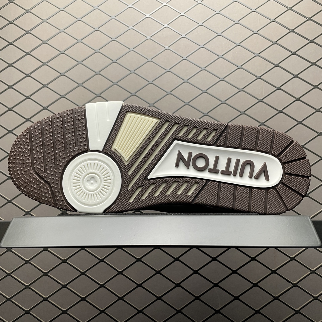 Low-top casual sneakers