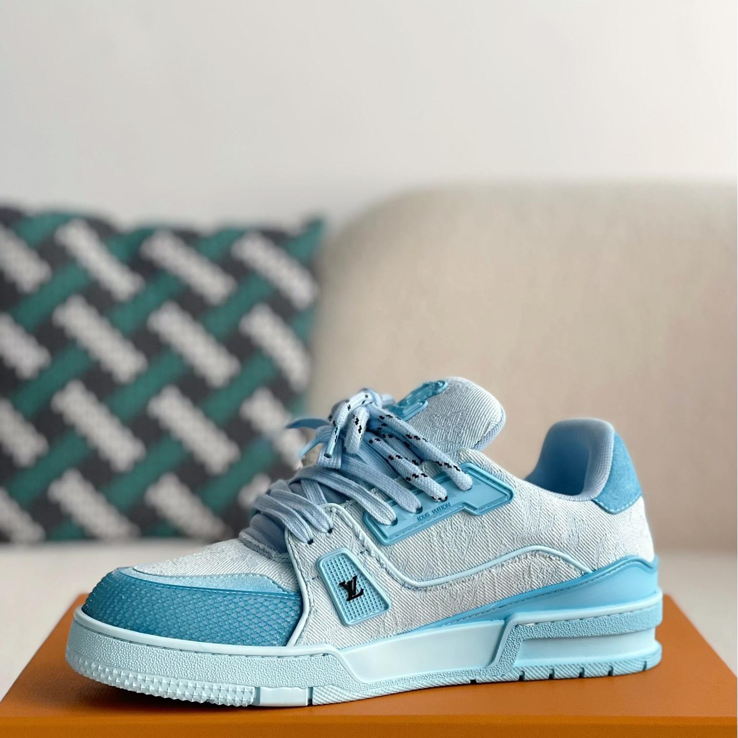 BLUE TRAINER CANVAS SNEAKERS