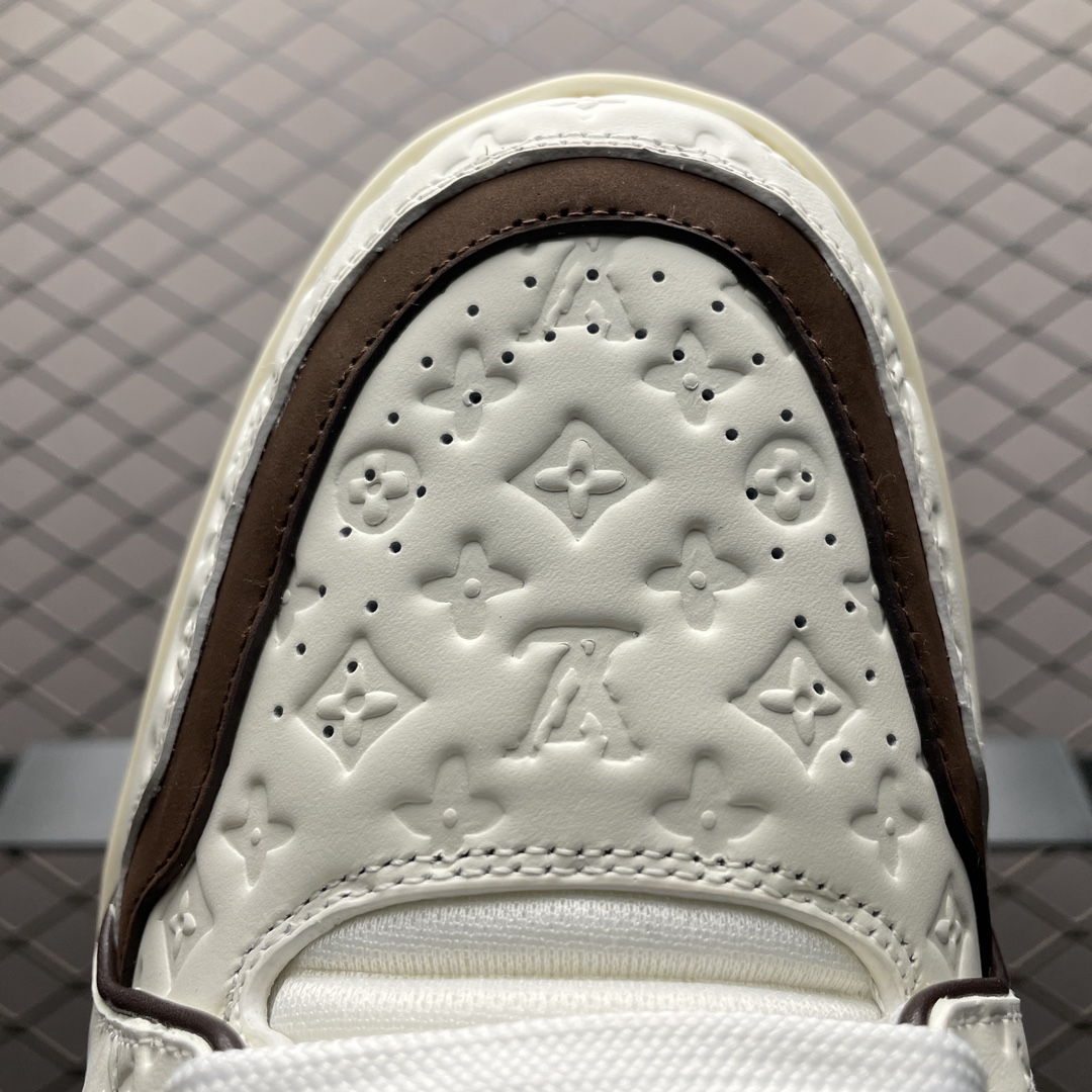 Low-top casual sneakers