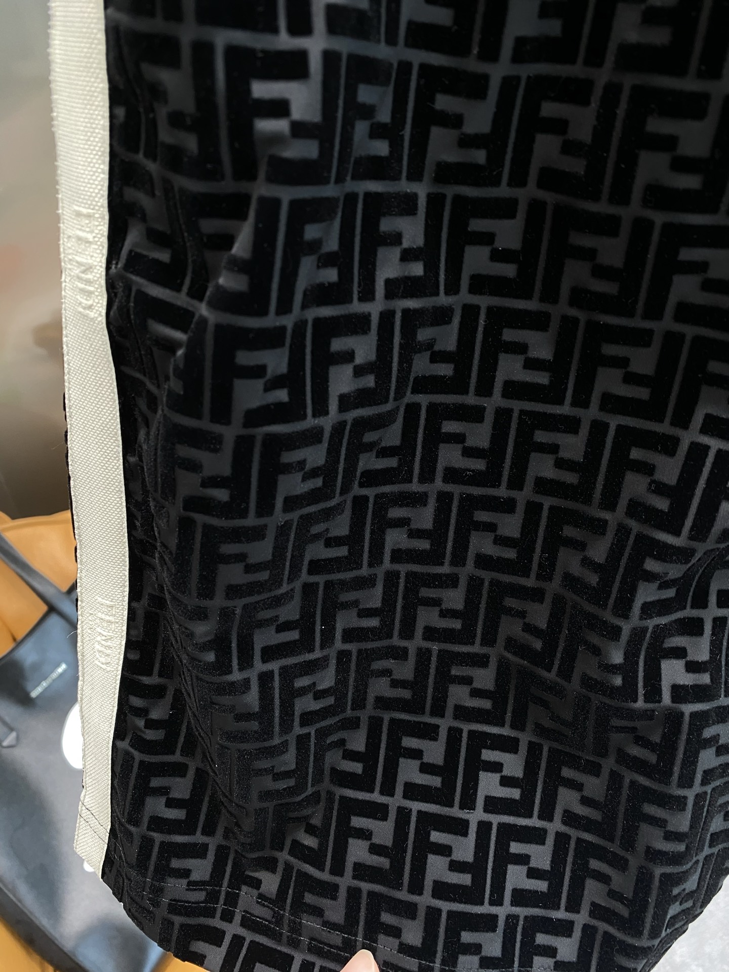 Side white stripe shorts