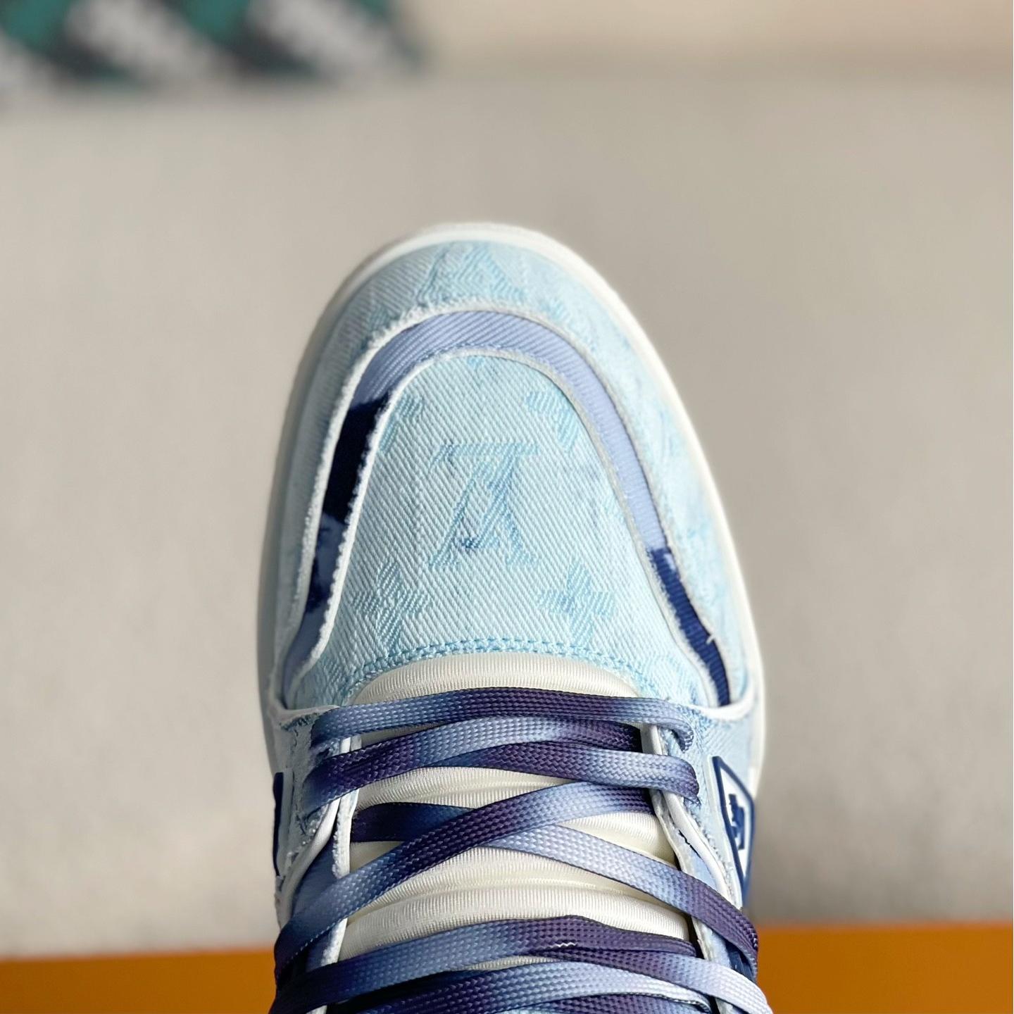 BLUE TRAINER SNEAKERS