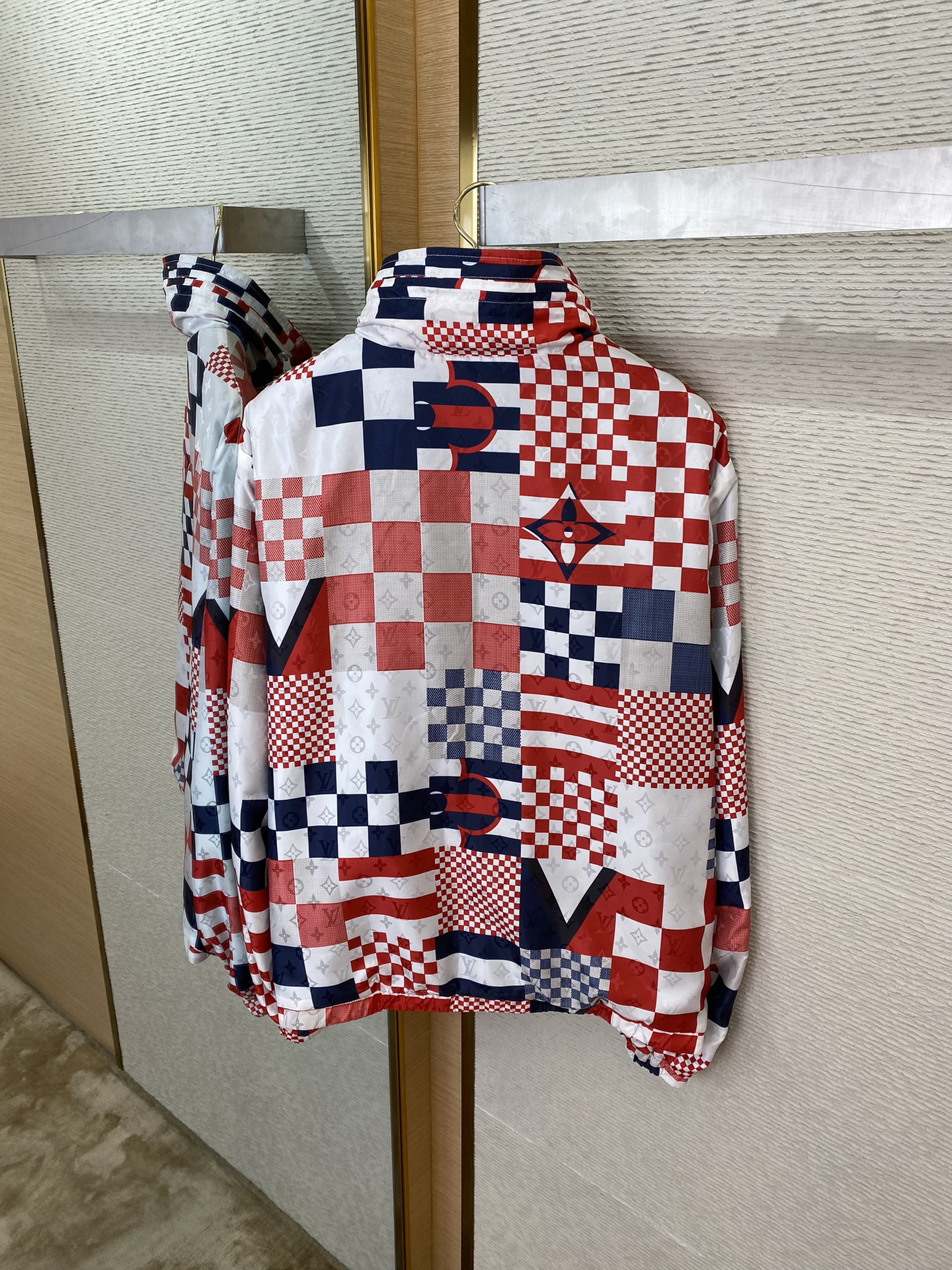 Reversible long sleeve jacket